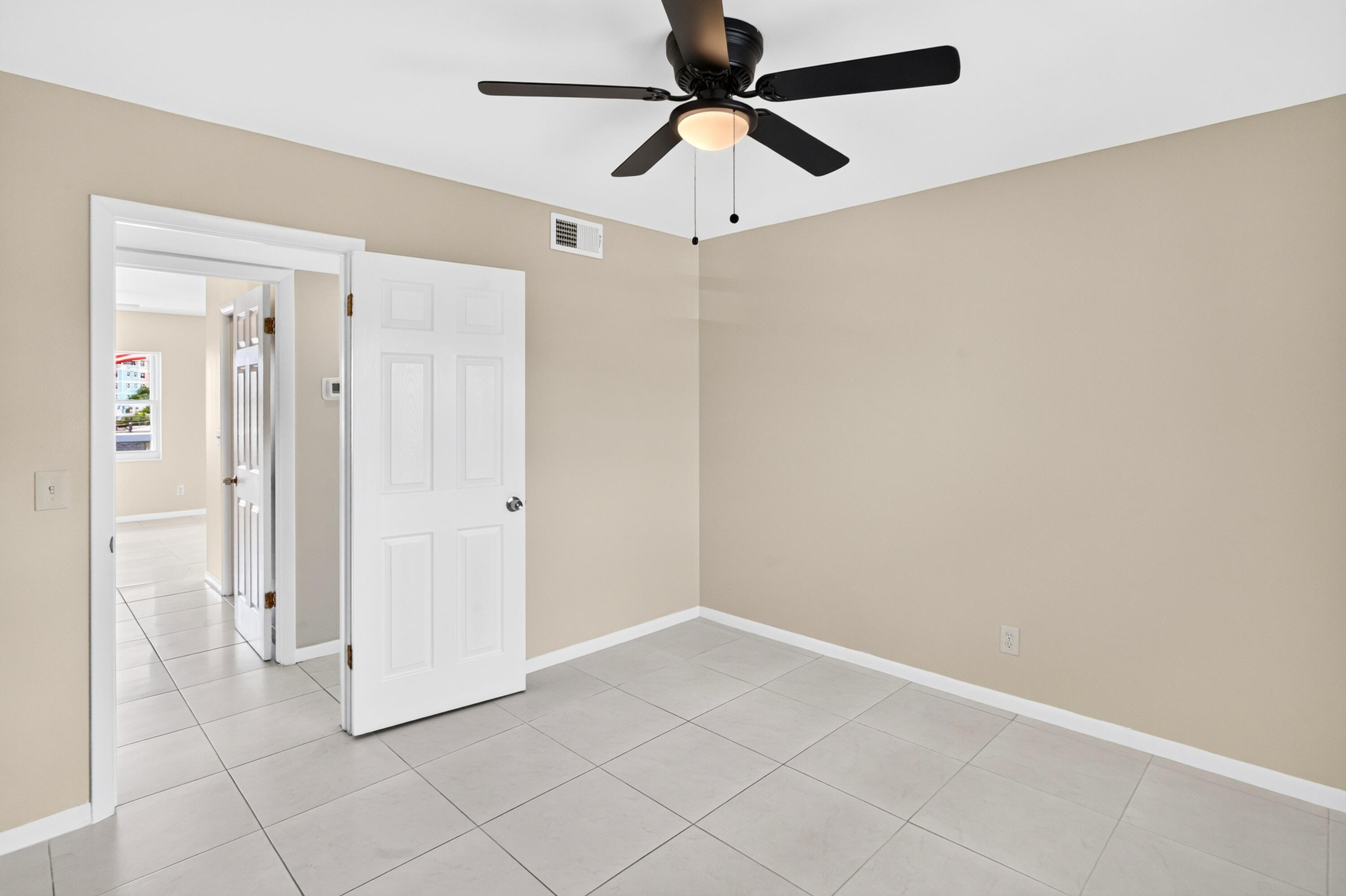 231 E Lantana #204, Lantana FL 33462