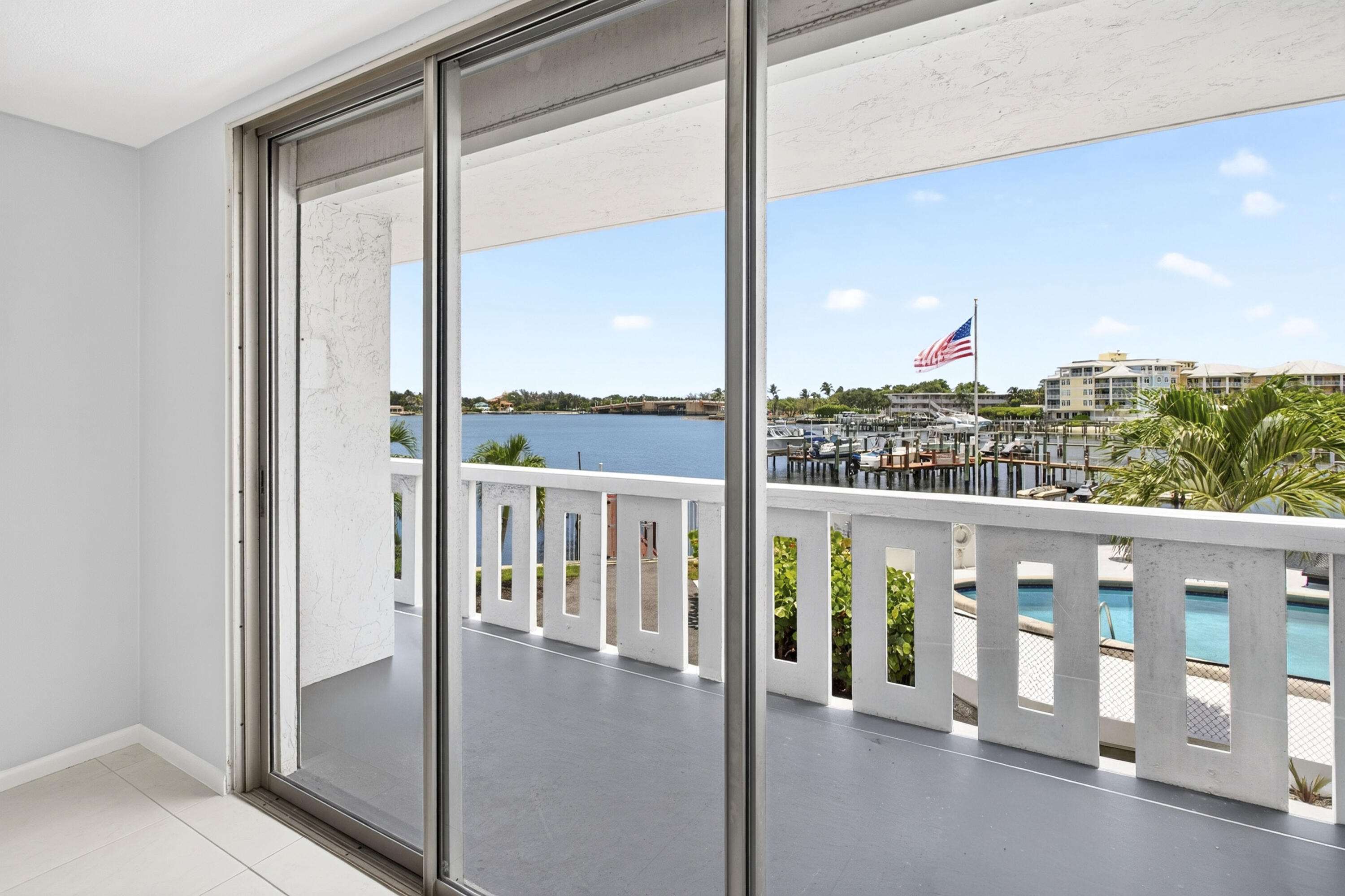 231 E Lantana #204, Lantana FL 33462