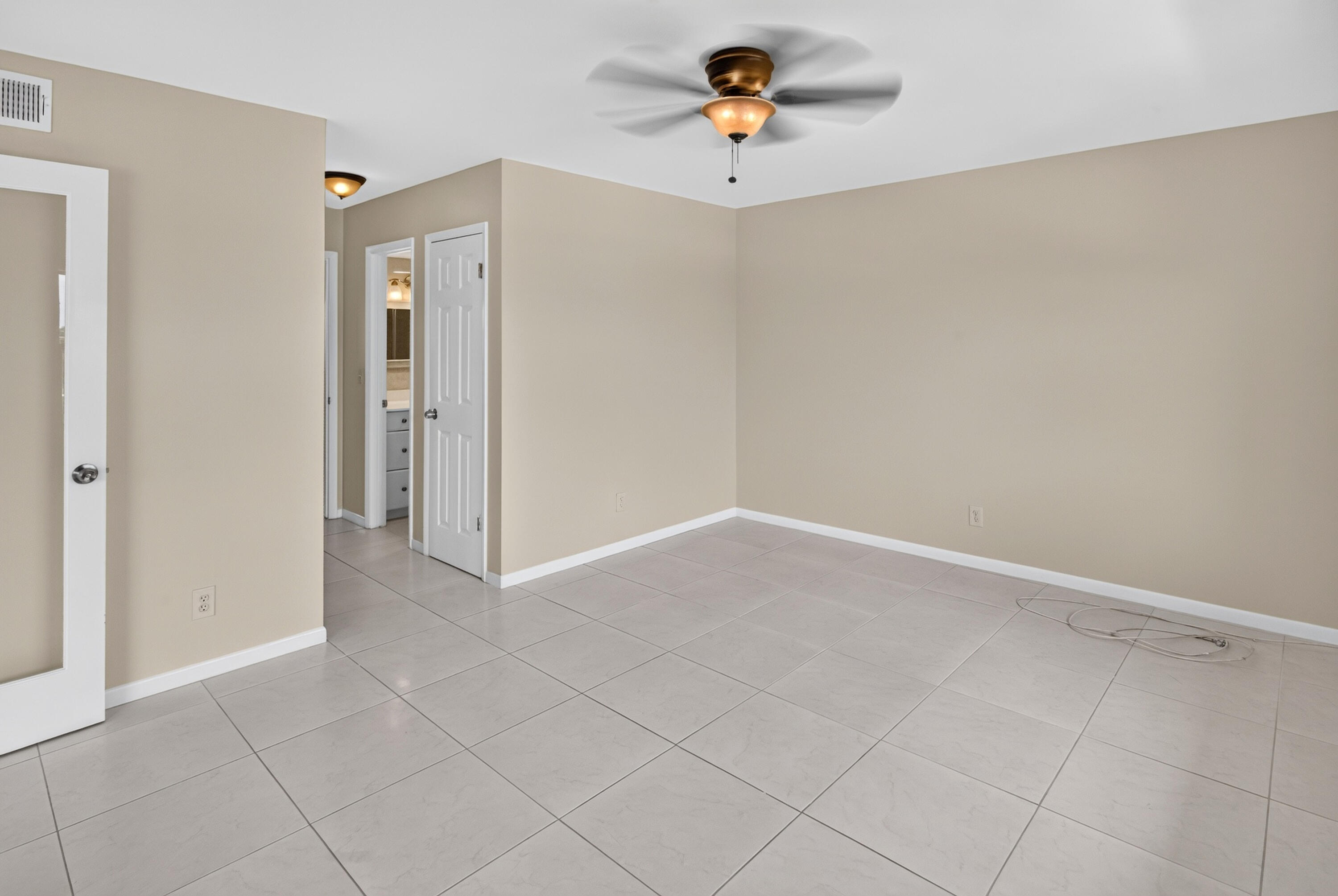 231 E Lantana #204, Lantana FL 33462