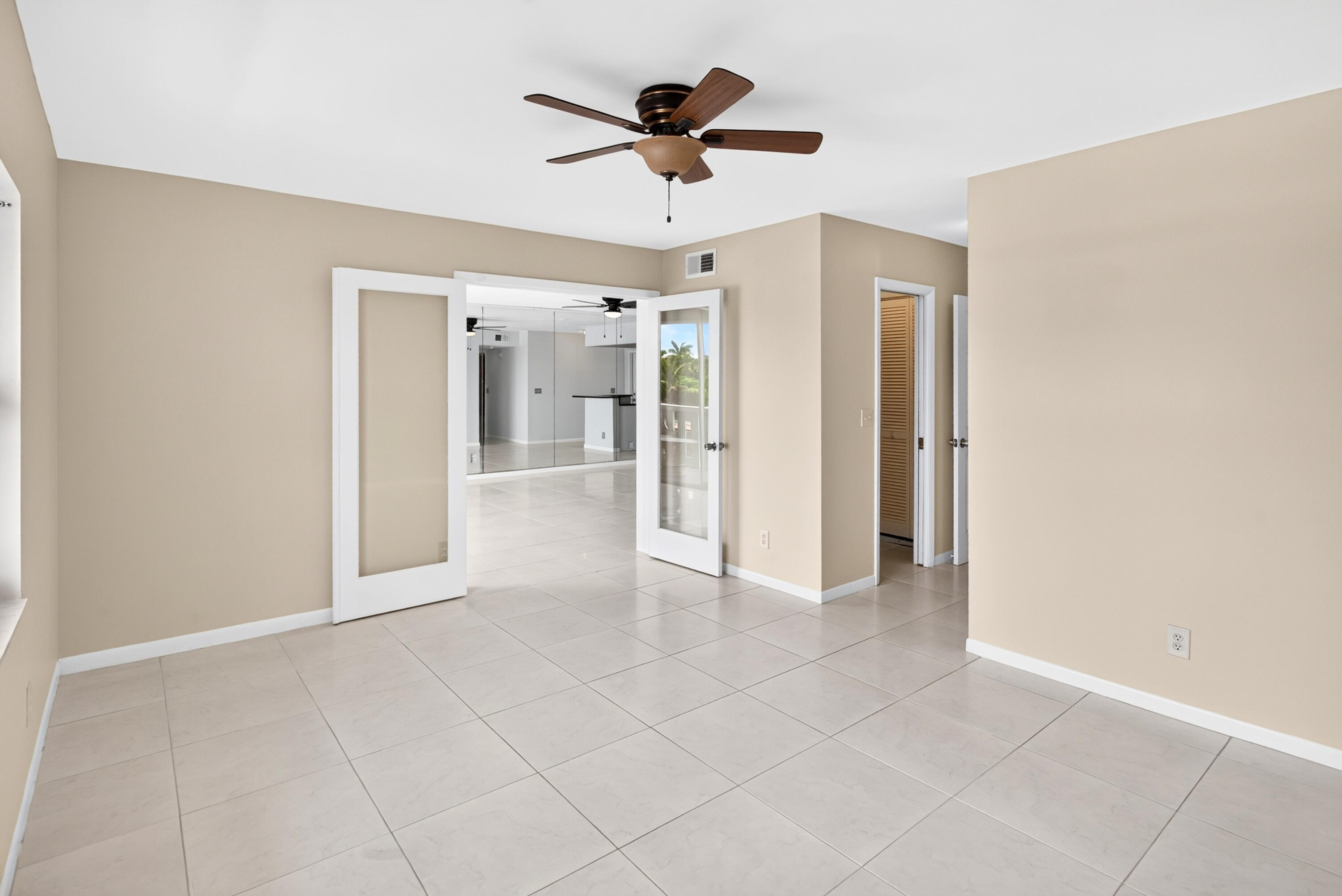 231 E Lantana #204, Lantana FL 33462