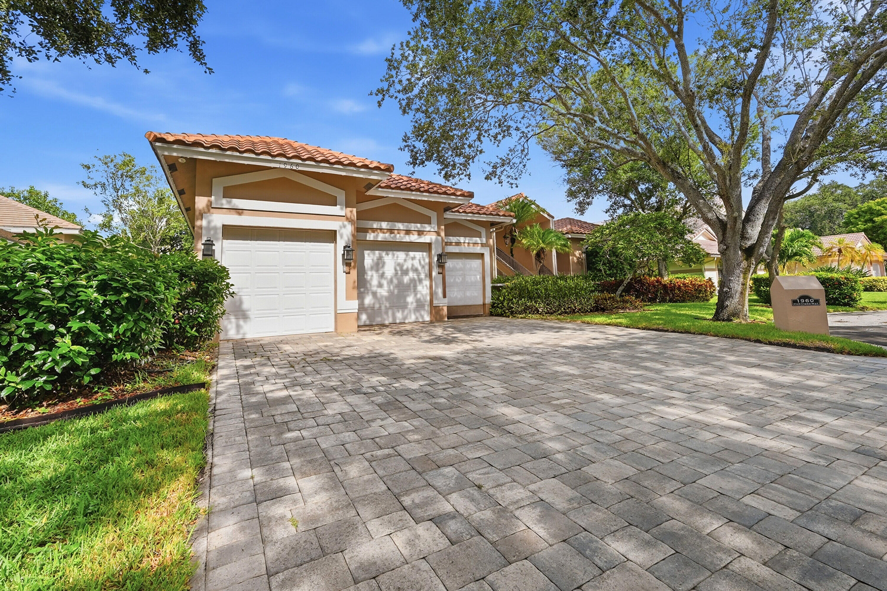 1960 HARTFORD, Coral Springs FL 33071