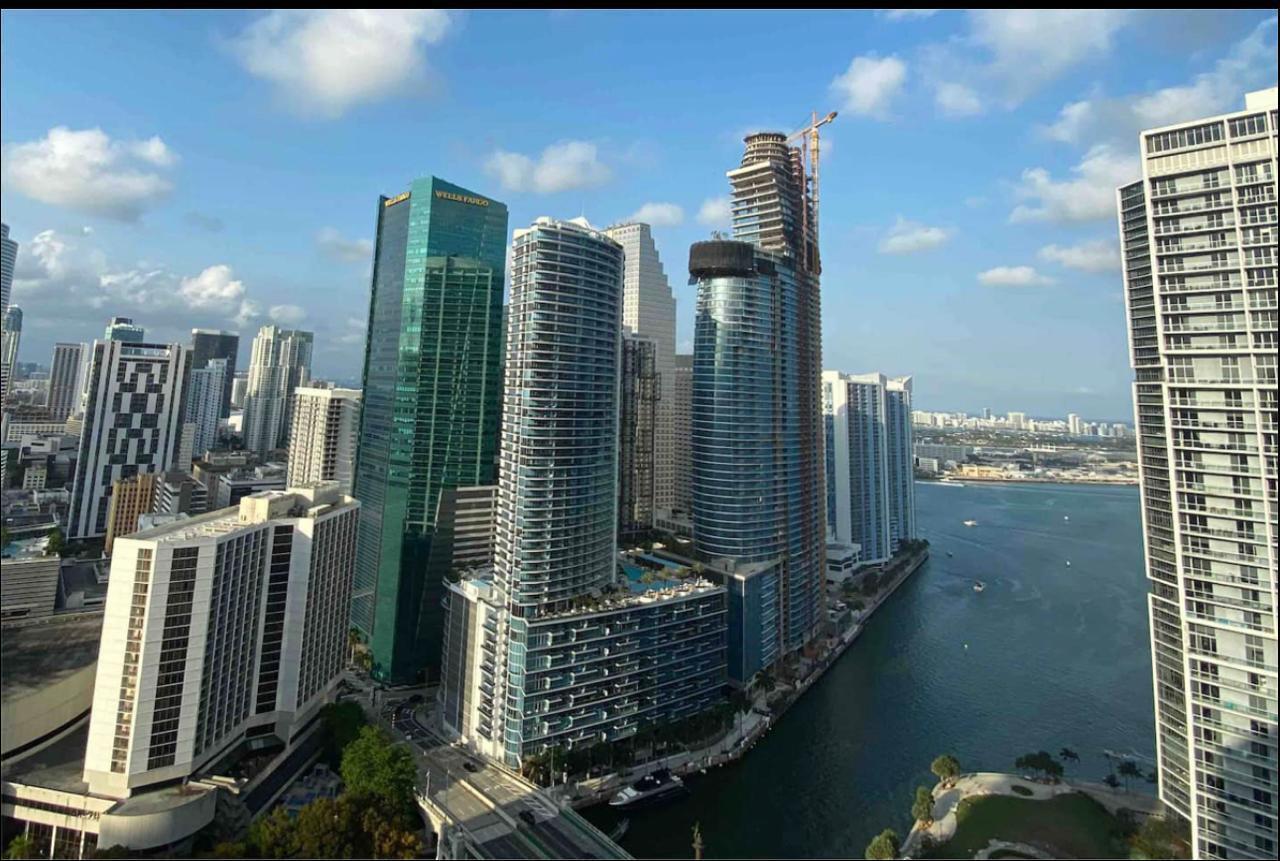 55 SE 6th #4007, Miami FL 33131