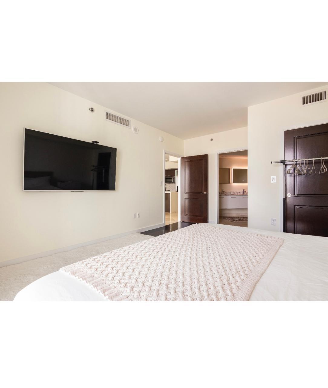 55 SE 6th #4007, Miami FL 33131
