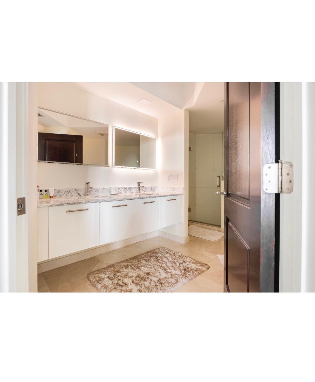 55 SE 6th #4007, Miami FL 33131