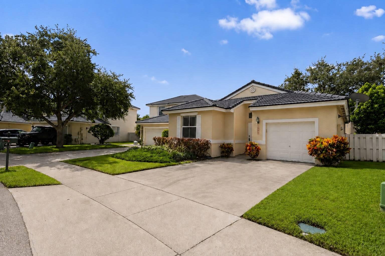 15250 SW 49TH, Davie FL 33331