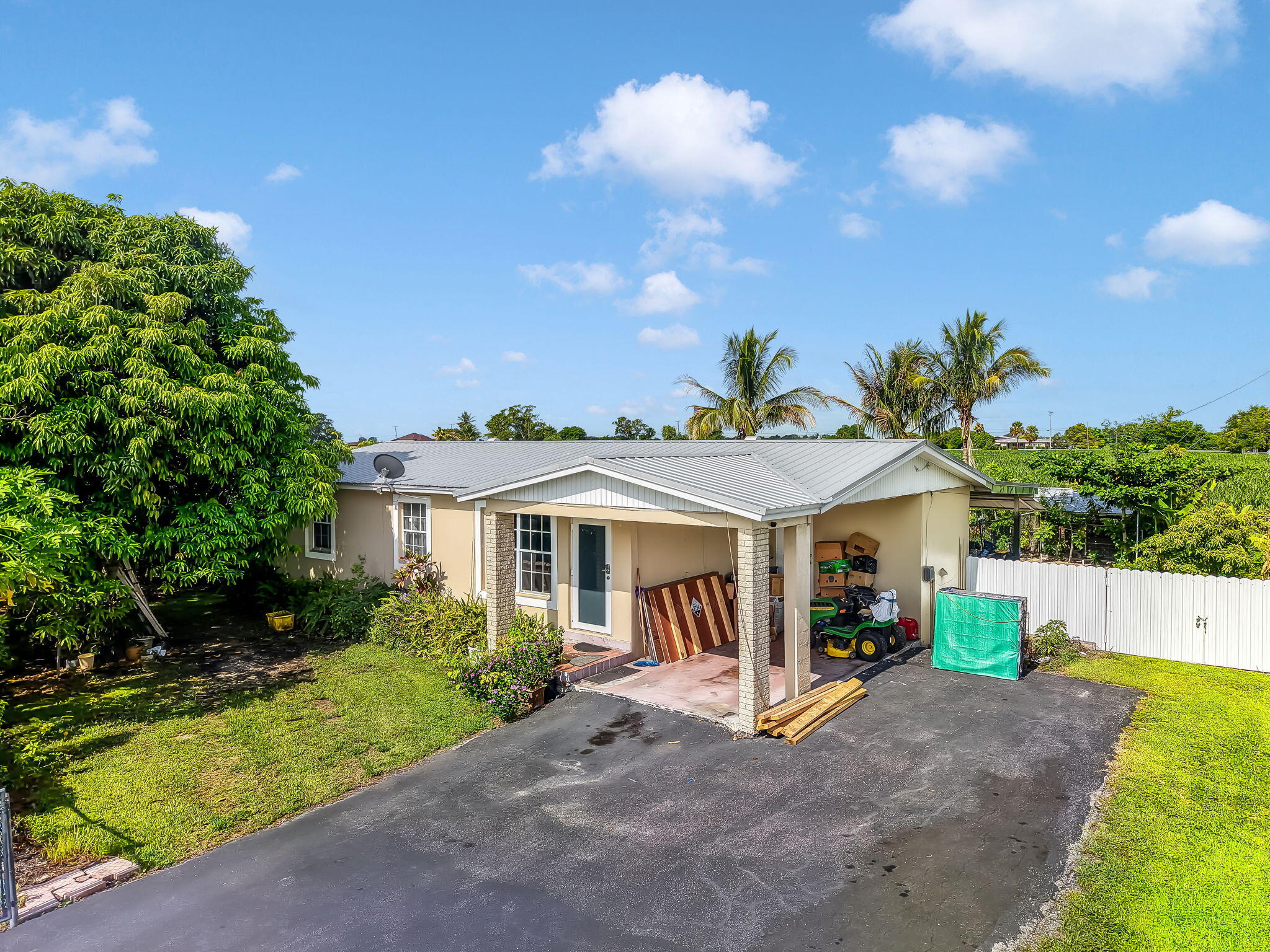 1048 WHITAKER, Belle Glade FL 33430