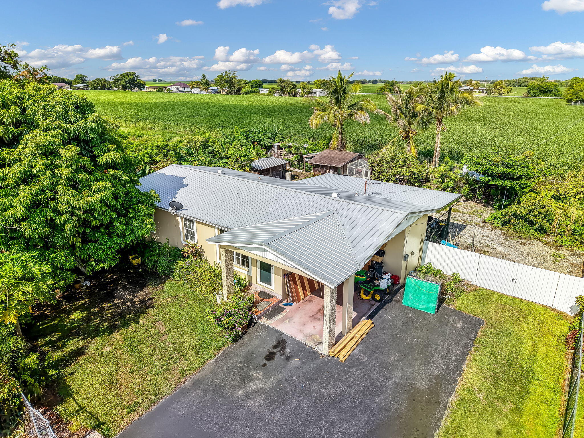 1048 WHITAKER, Belle Glade FL 33430