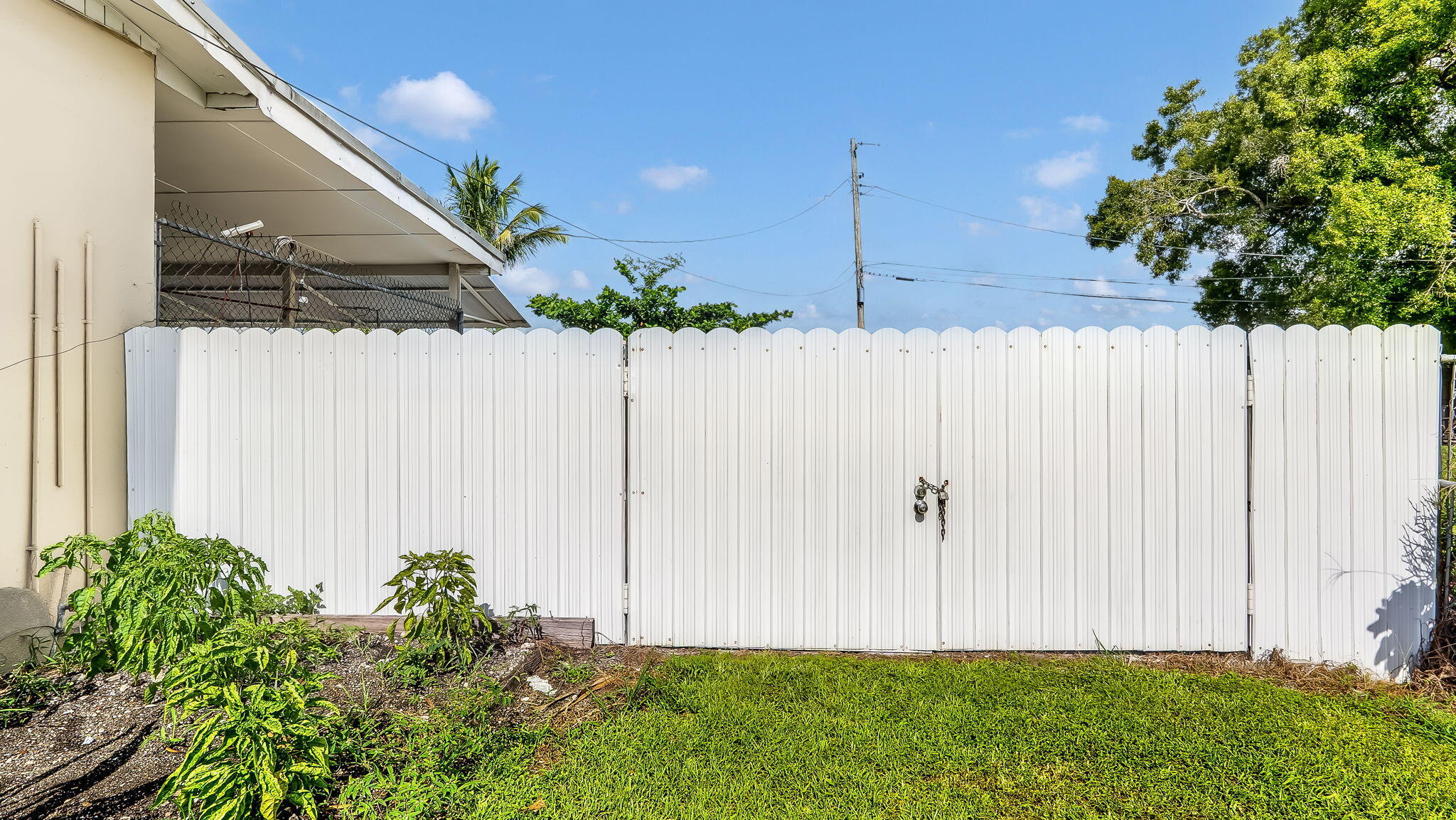 1048 WHITAKER, Belle Glade FL 33430