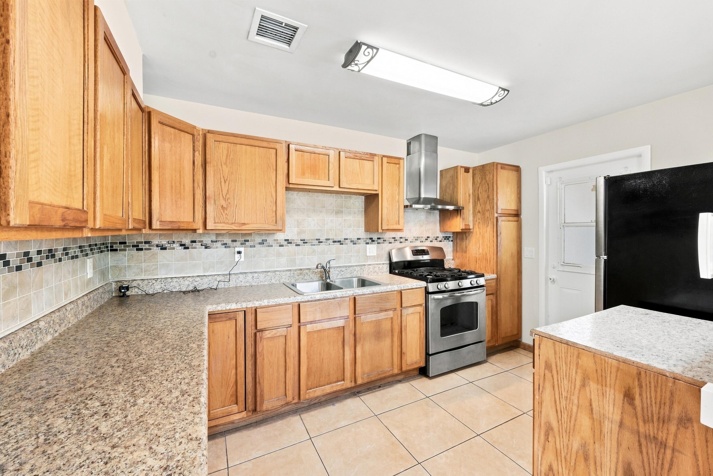 1100 7TH, Lake Park FL 33403