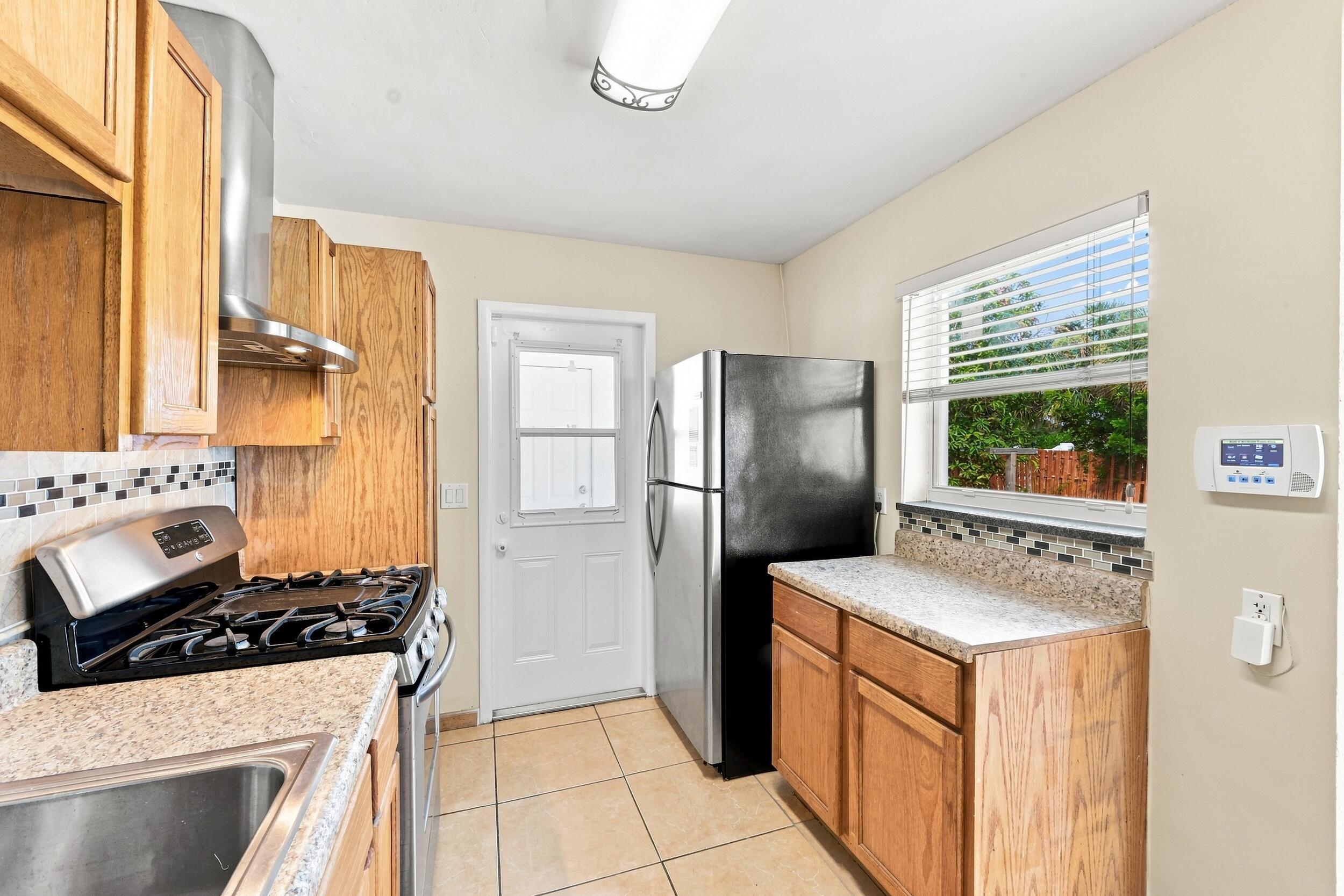 1100 7TH, Lake Park FL 33403