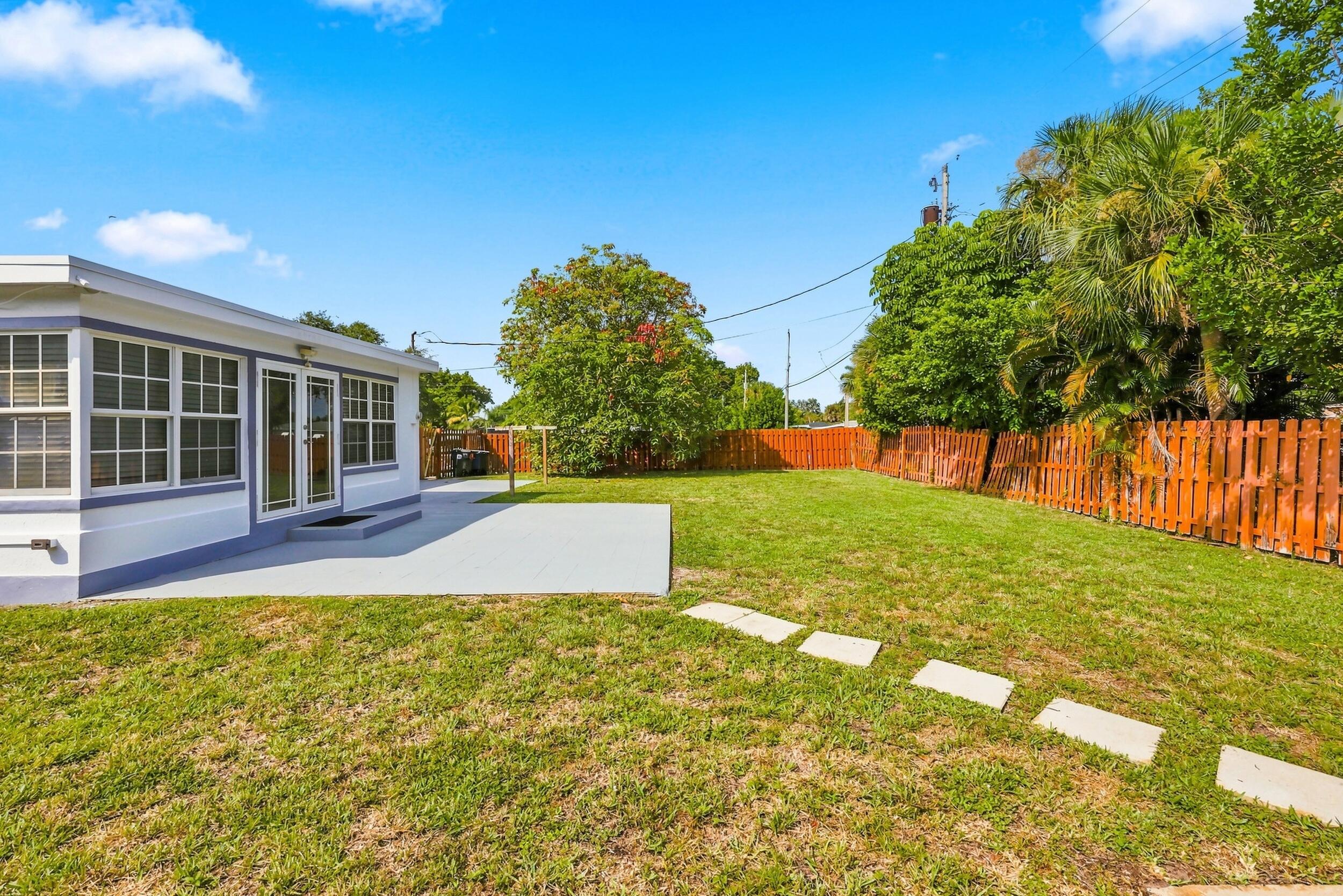 1100 7TH, Lake Park FL 33403