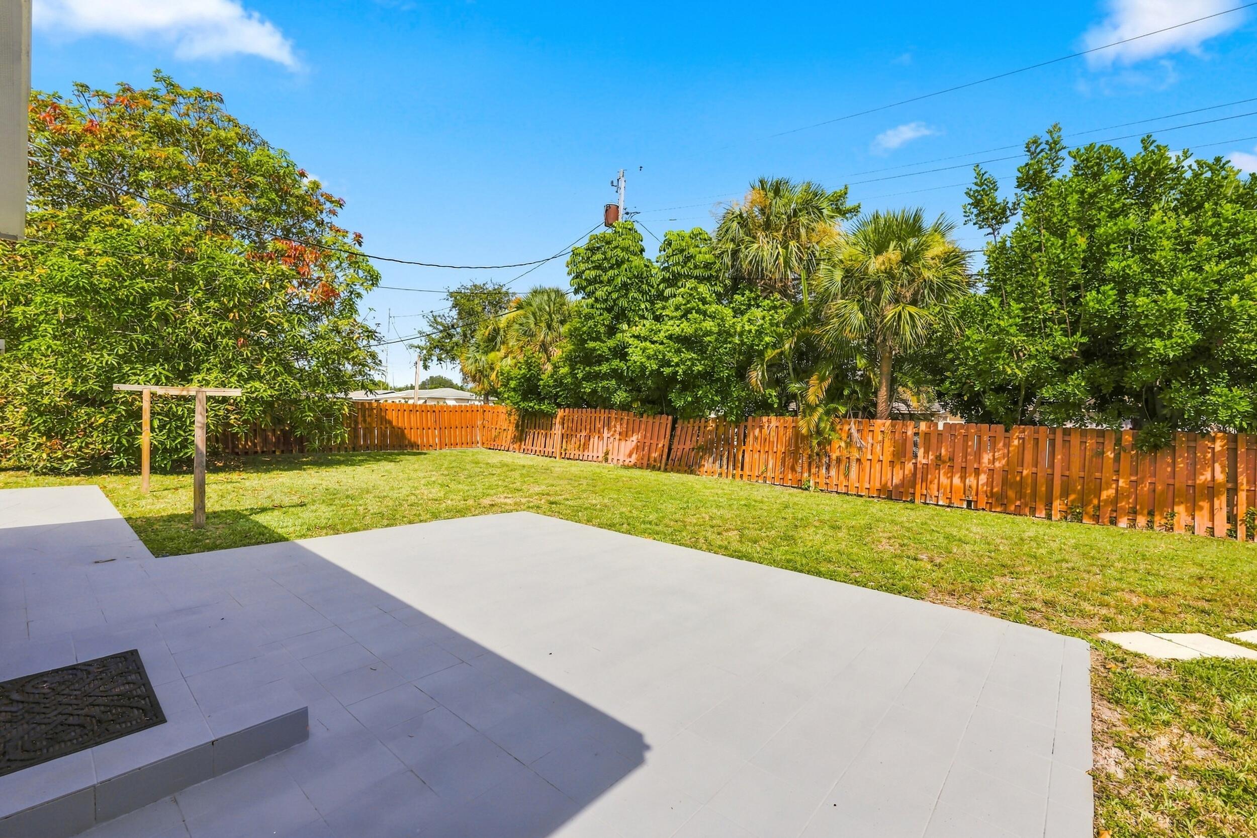 1100 7TH, Lake Park FL 33403