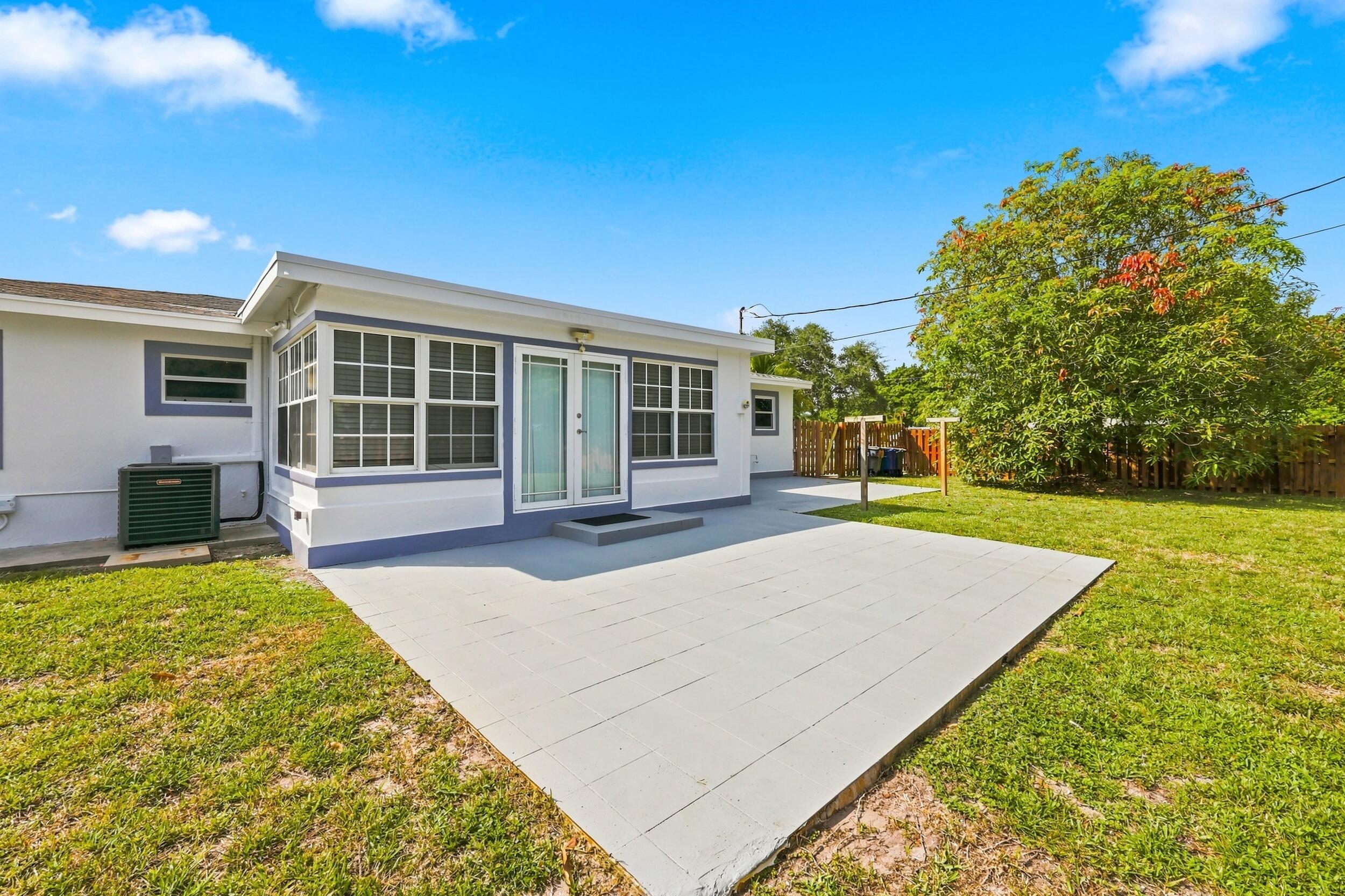 1100 7TH, Lake Park FL 33403