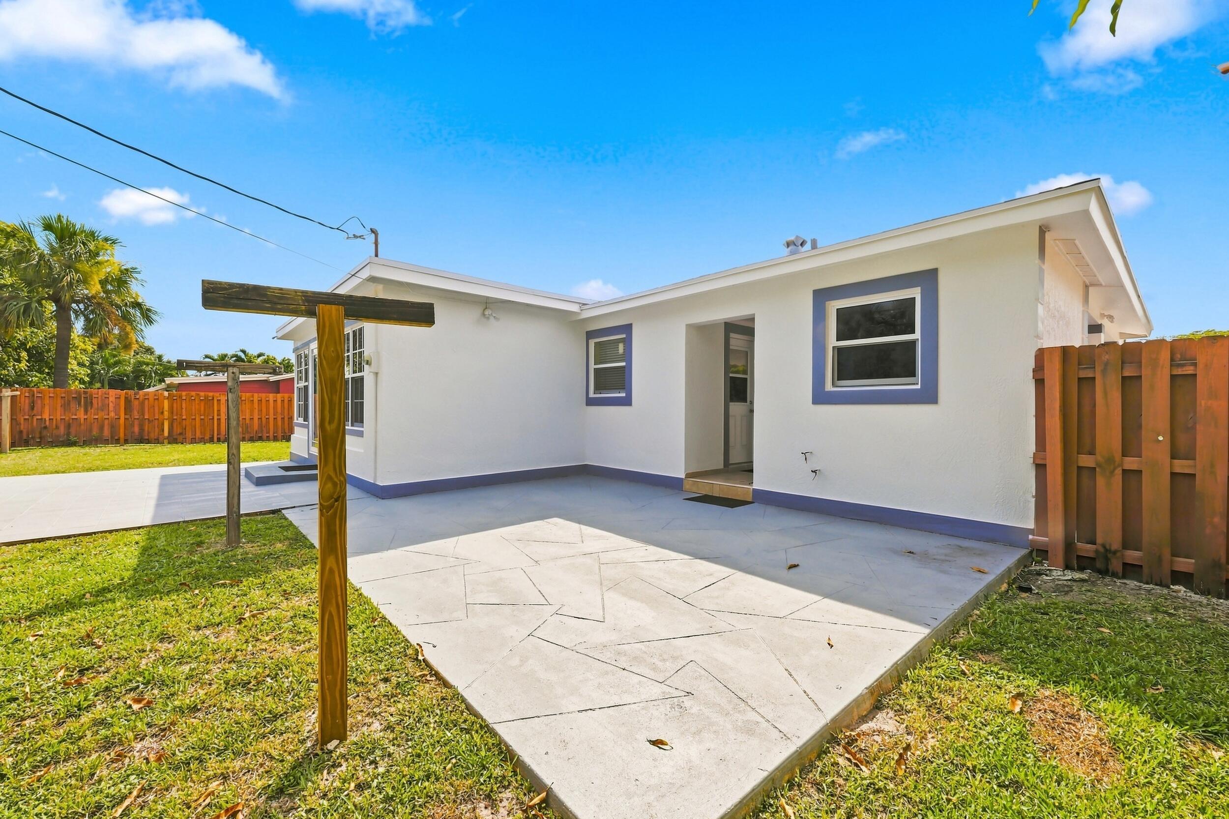1100 7TH, Lake Park FL 33403