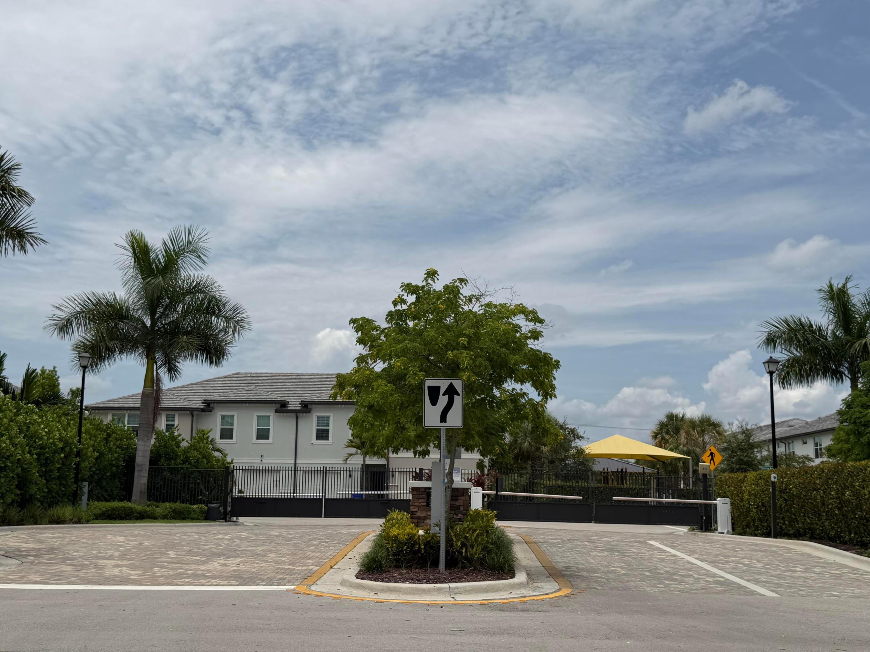 2933 OLIVIA, Lauderdale Lakes FL 33311