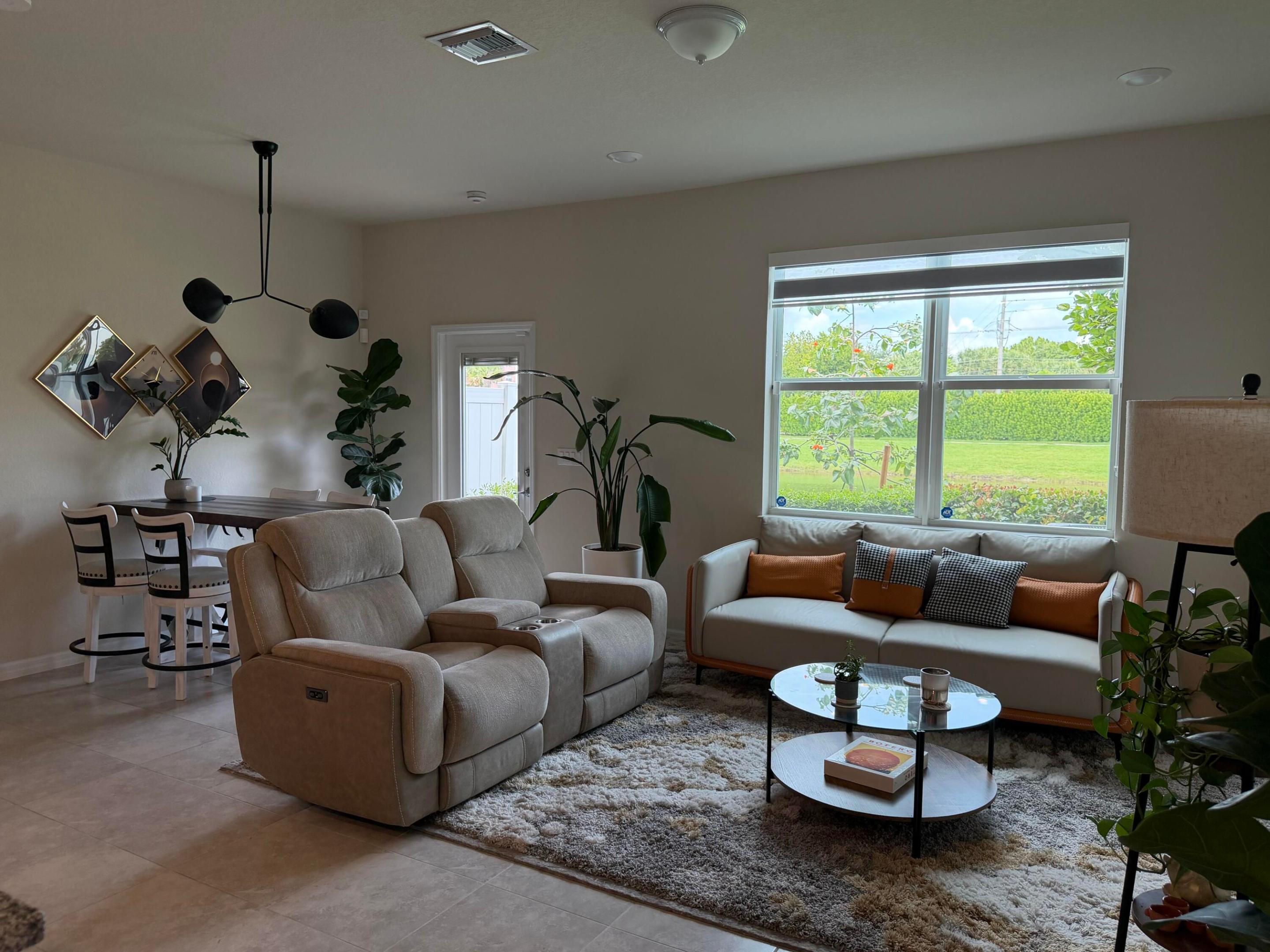 2933 OLIVIA, Lauderdale Lakes FL 33311