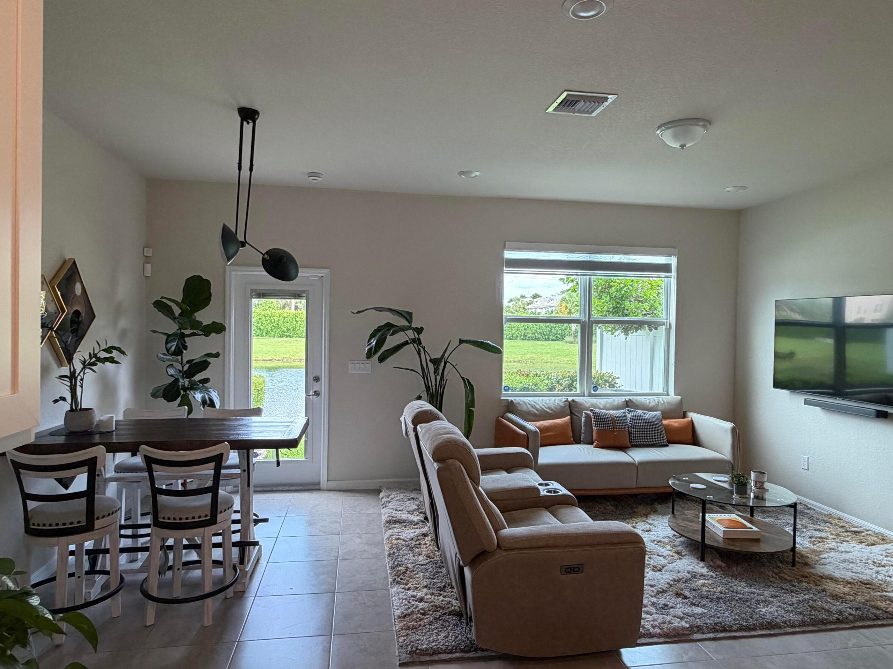 2933 OLIVIA, Lauderdale Lakes FL 33311