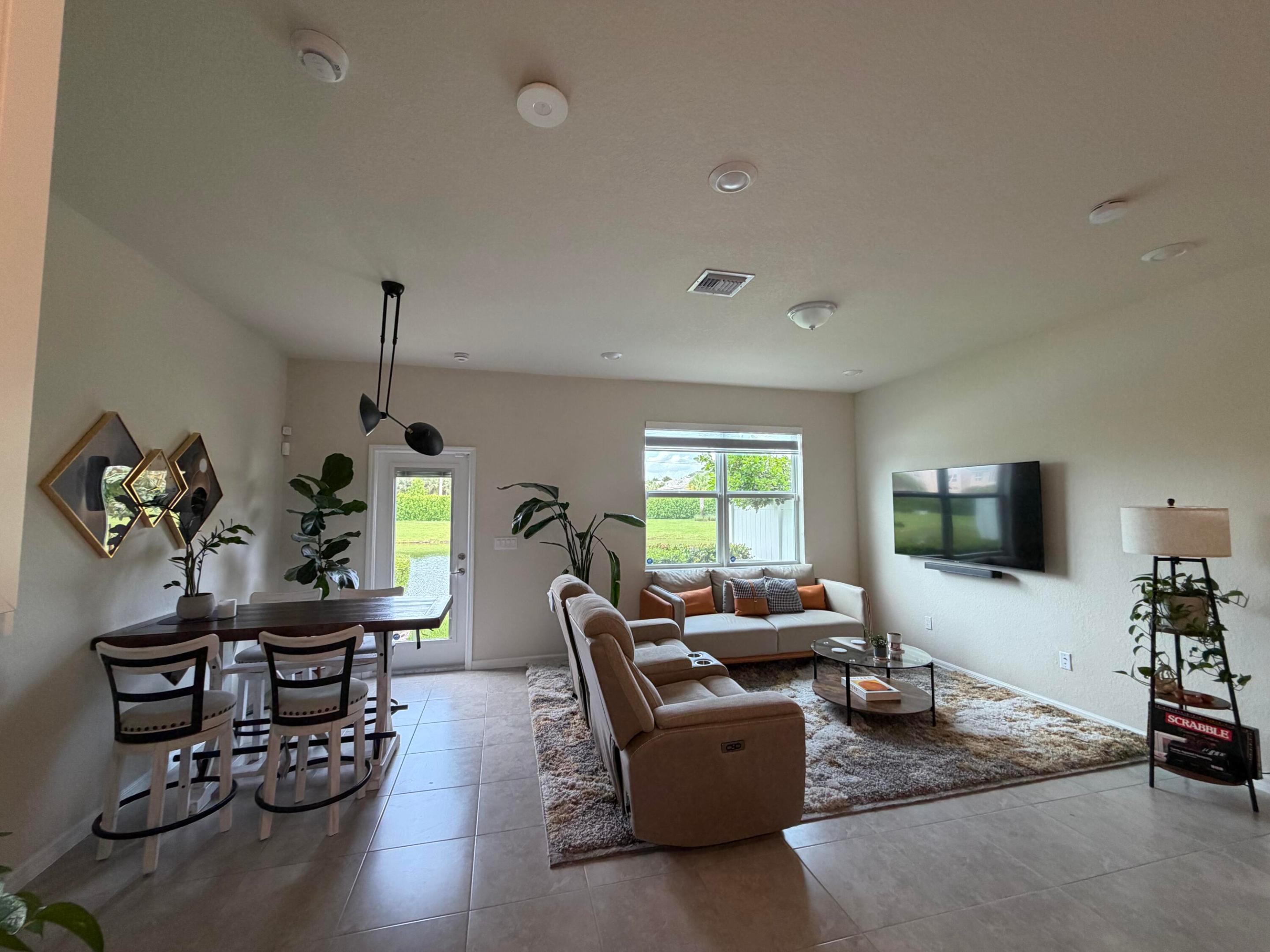 2933 OLIVIA, Lauderdale Lakes FL 33311