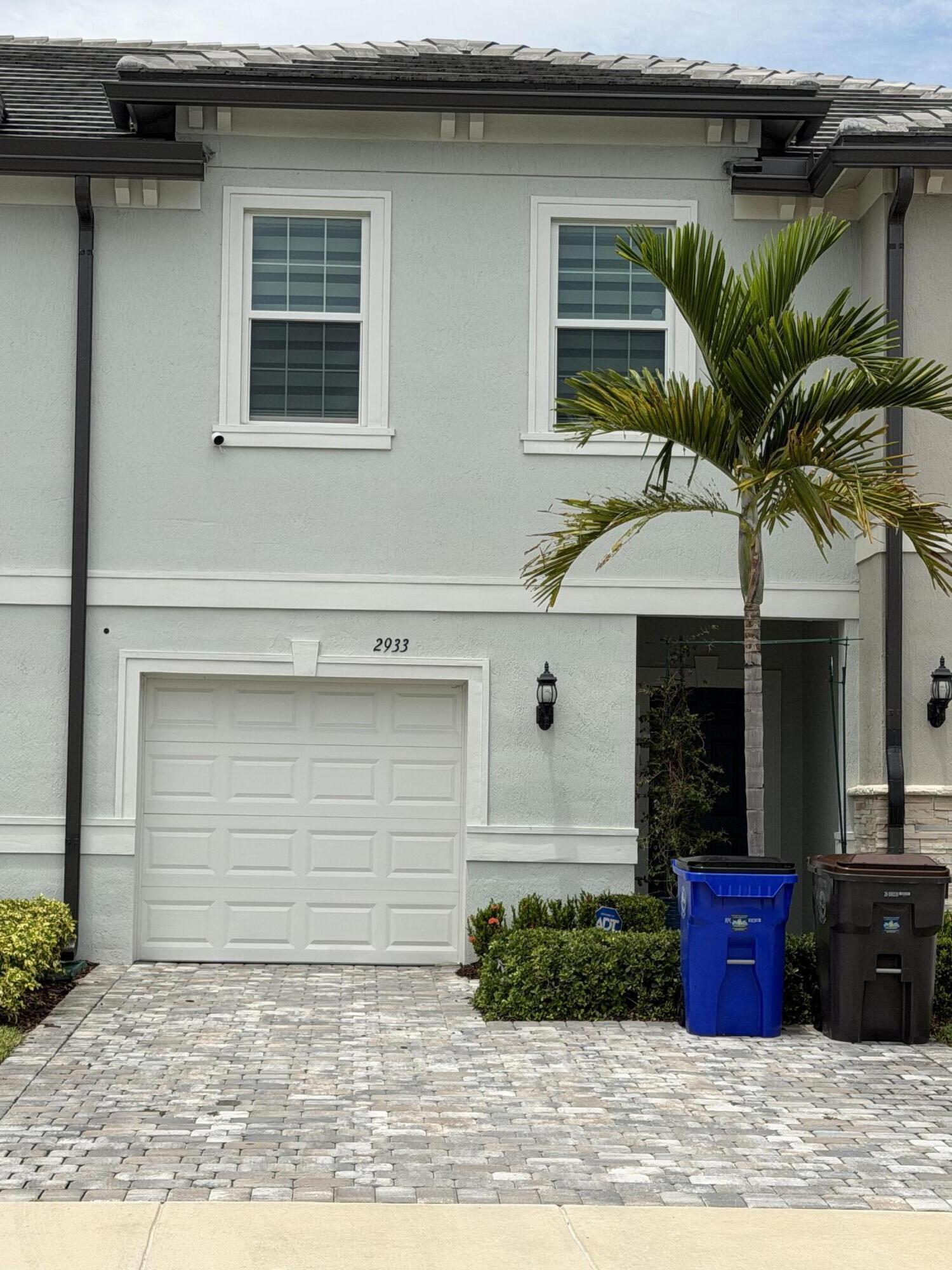 2933 OLIVIA, Lauderdale Lakes FL 33311