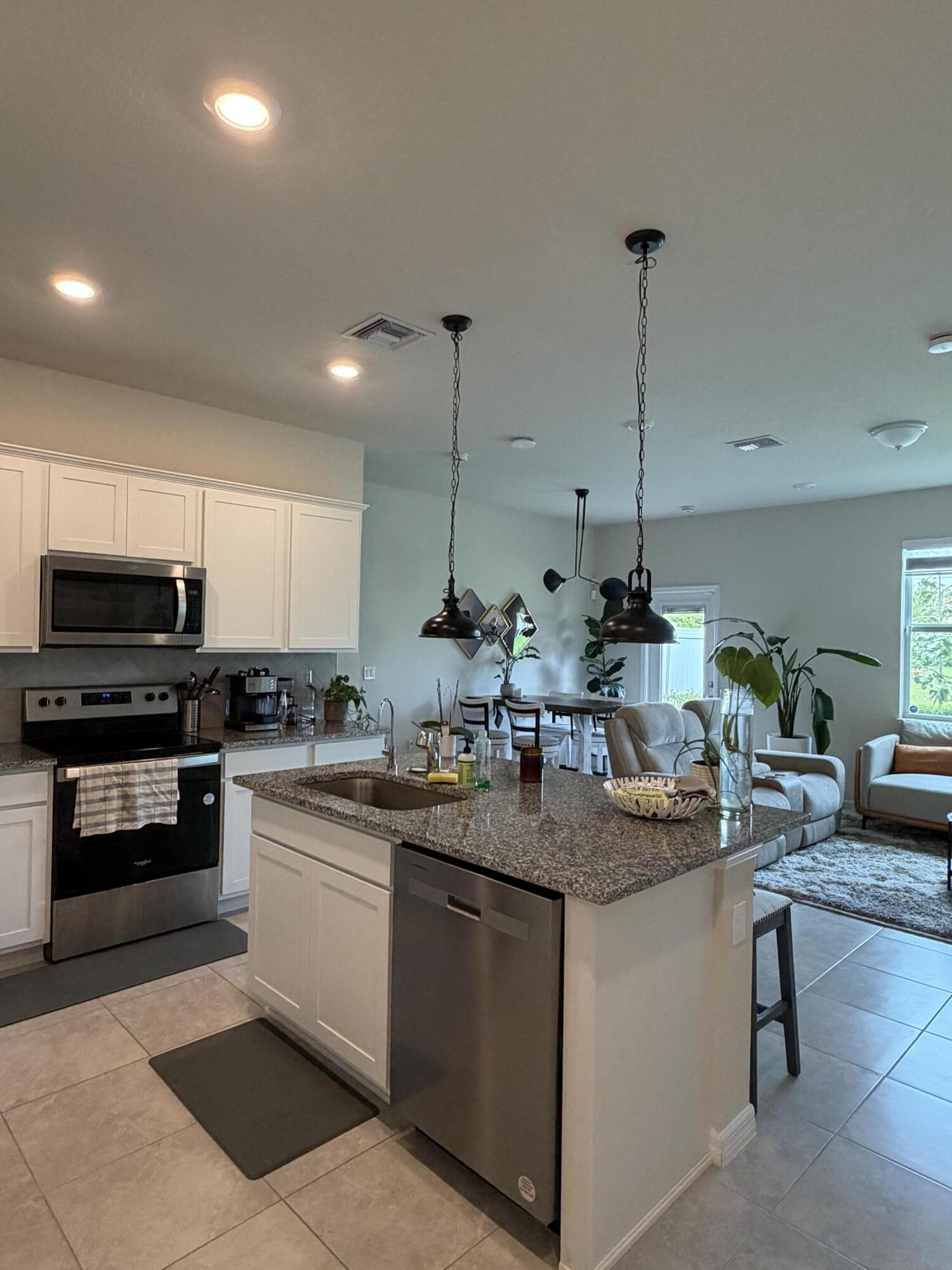 2933 OLIVIA, Lauderdale Lakes FL 33311