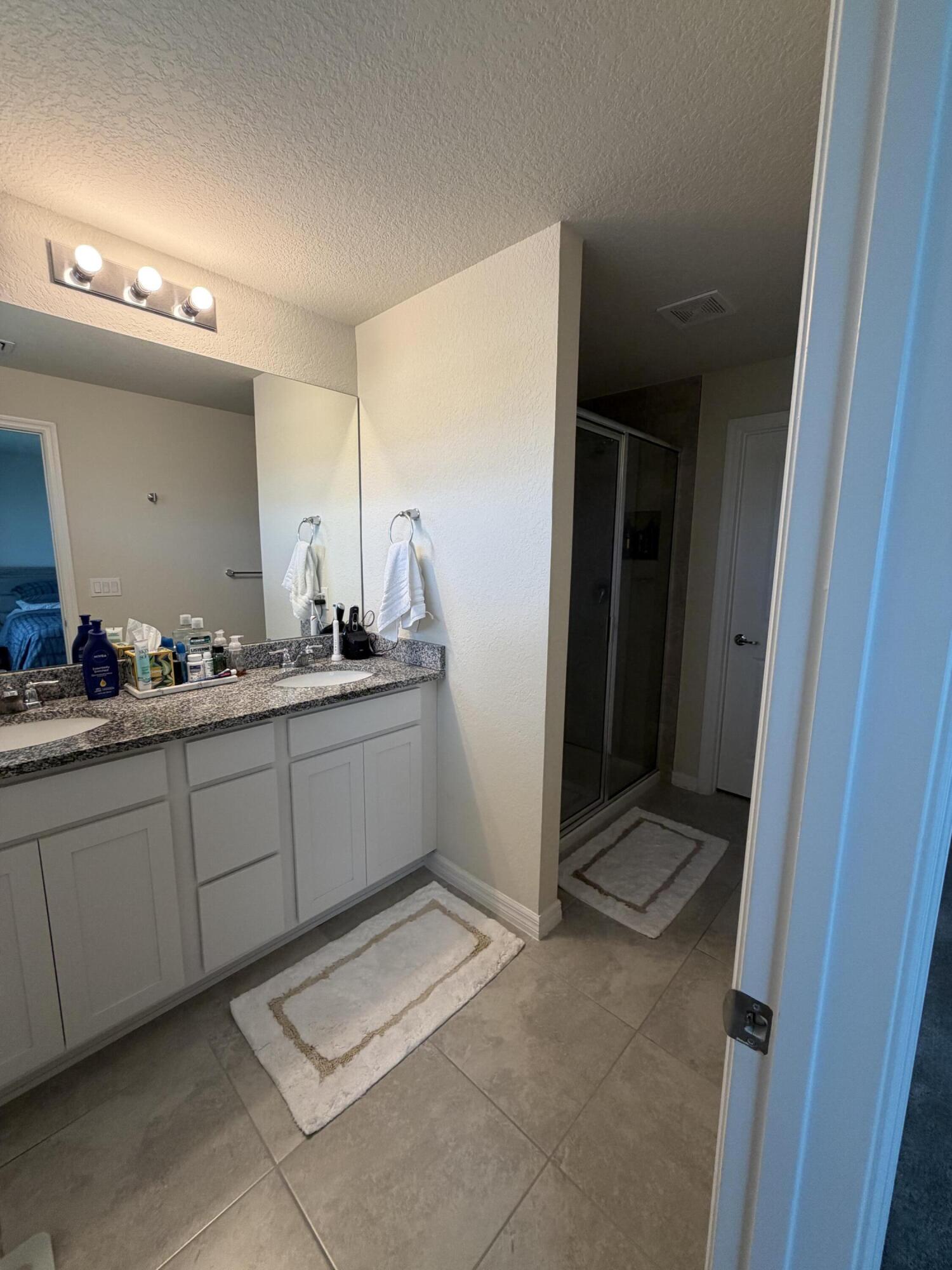 2933 OLIVIA, Lauderdale Lakes FL 33311