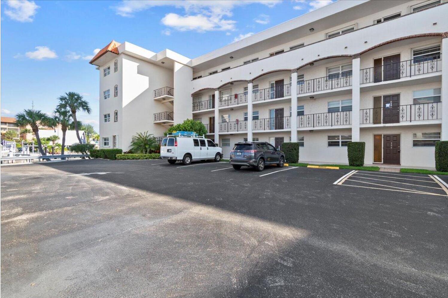 20 YACHT CLUB #104, North Palm Beach FL 33408