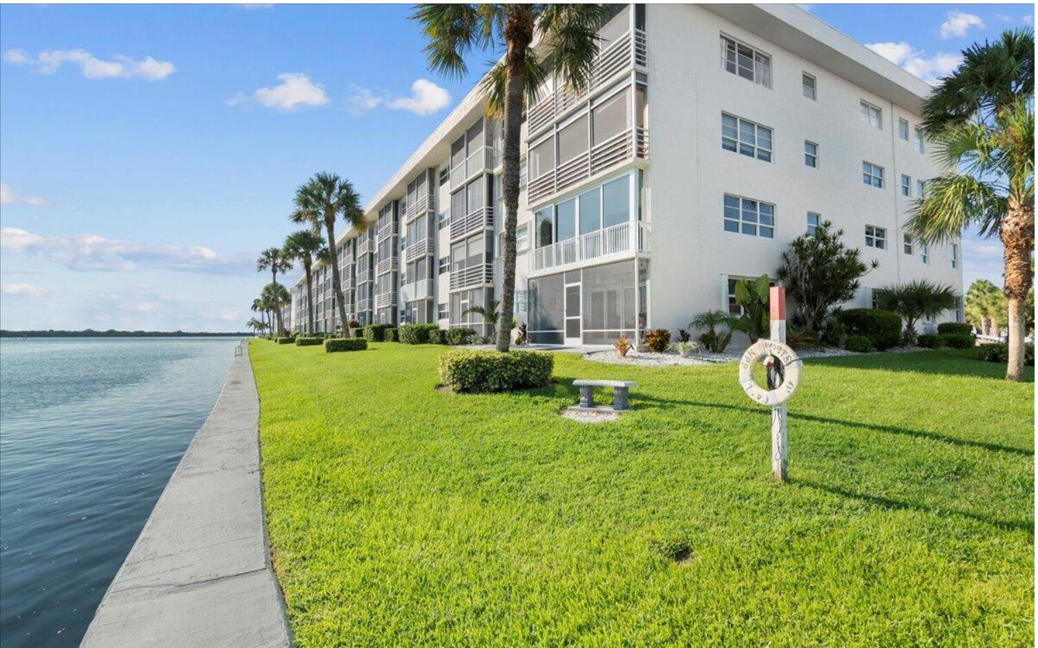 20 YACHT CLUB #104, North Palm Beach FL 33408