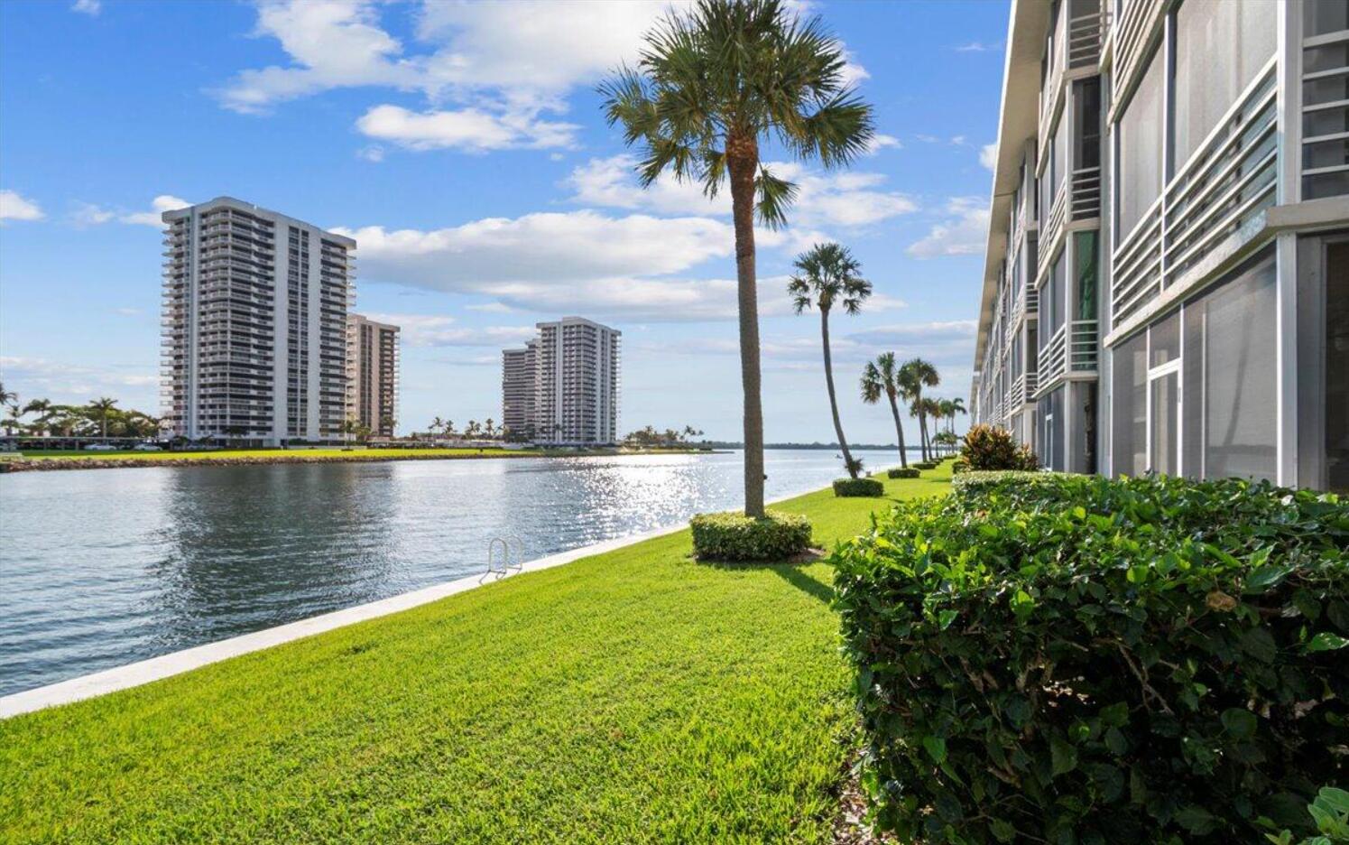 20 YACHT CLUB #104, North Palm Beach FL 33408