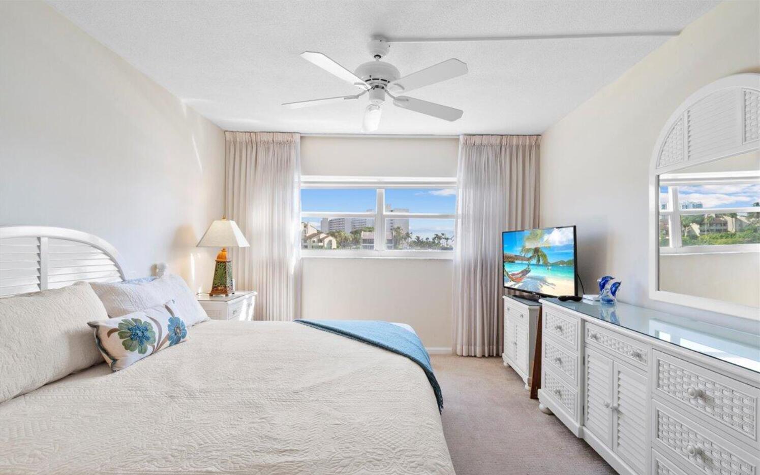 20 YACHT CLUB #104, North Palm Beach FL 33408