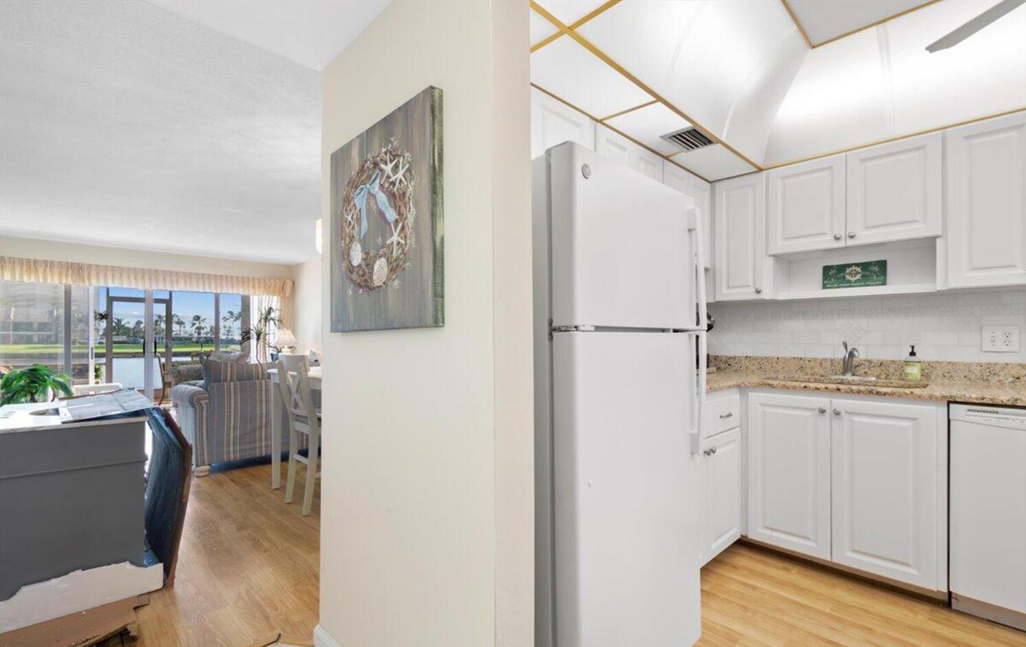 20 YACHT CLUB #104, North Palm Beach FL 33408