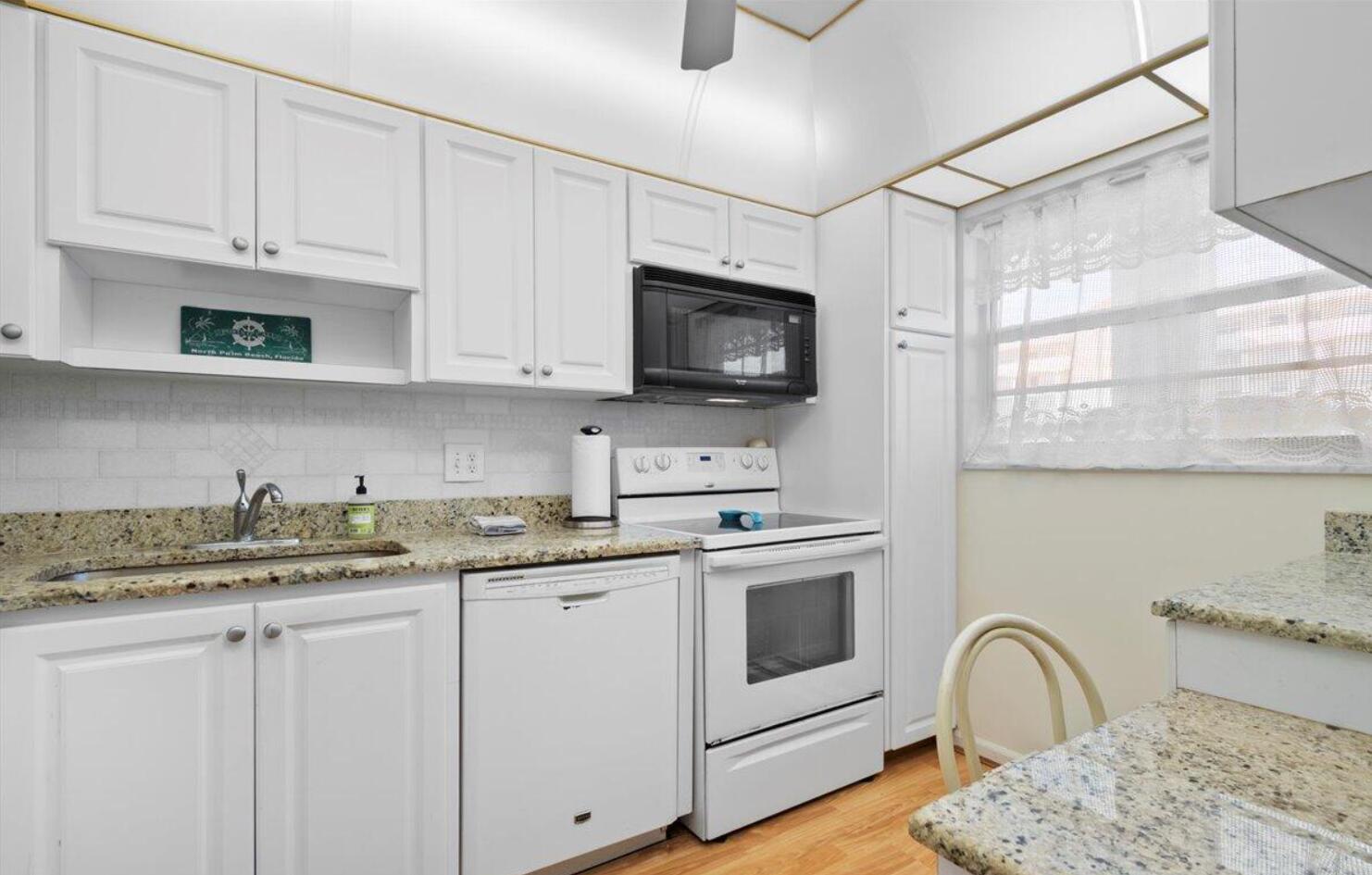 20 YACHT CLUB #104, North Palm Beach FL 33408
