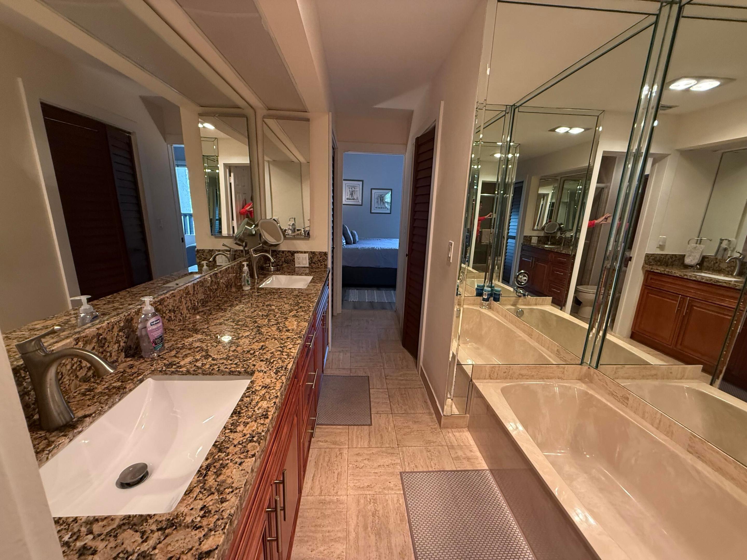 7472 LA PAZ #102, Boca Raton FL 33433