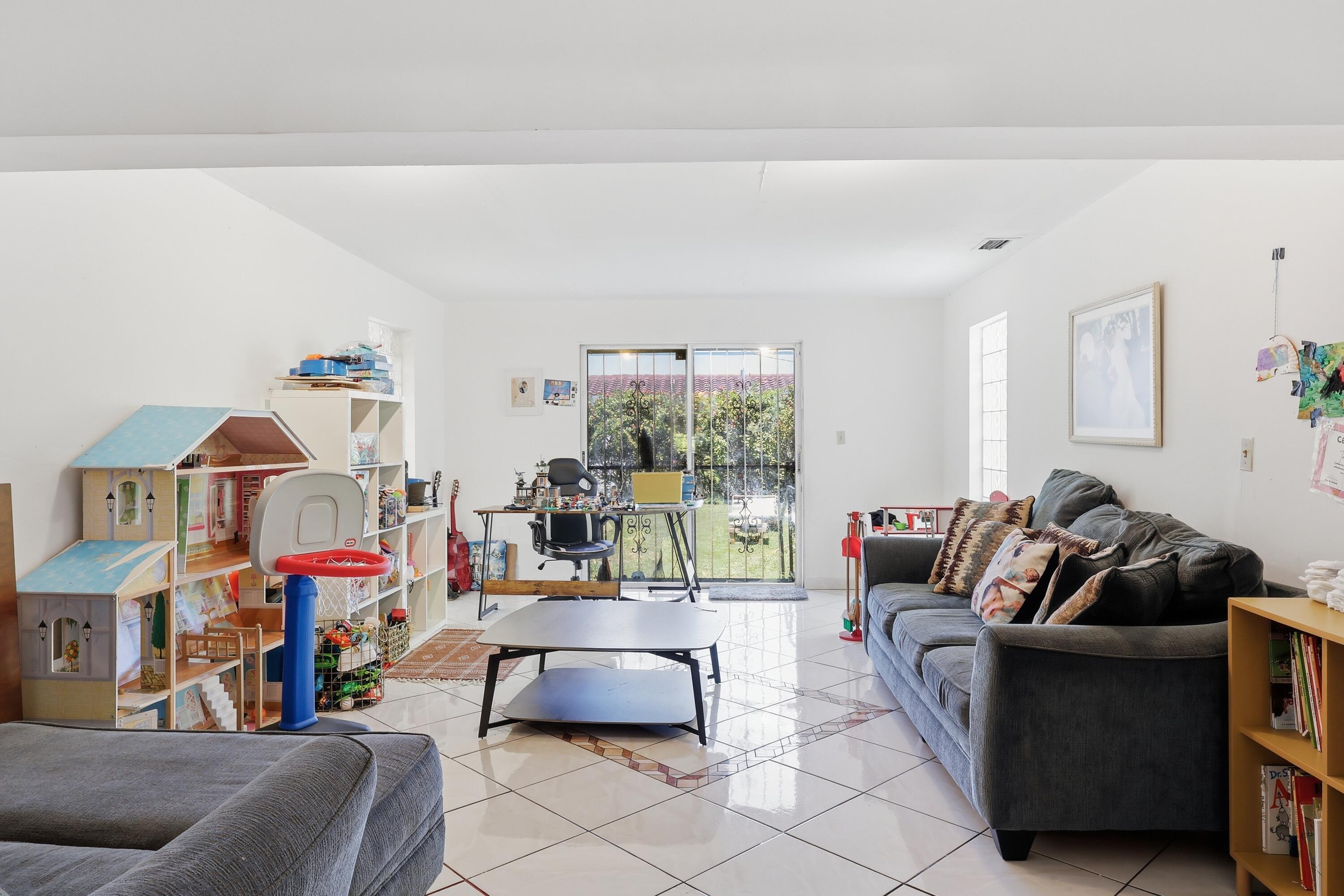 1324 LENOX, Miami Beach FL 33139