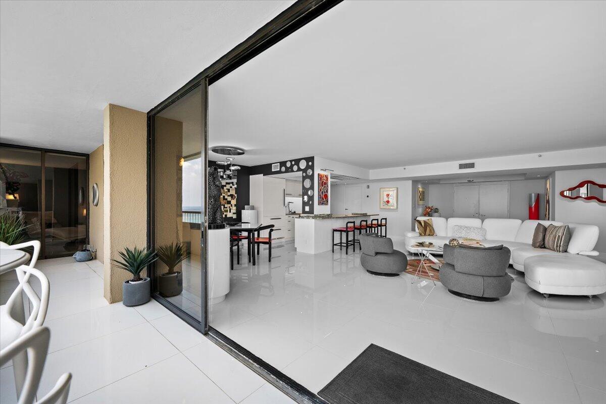5280 N Ocean #10C, Riviera Beach FL 33404