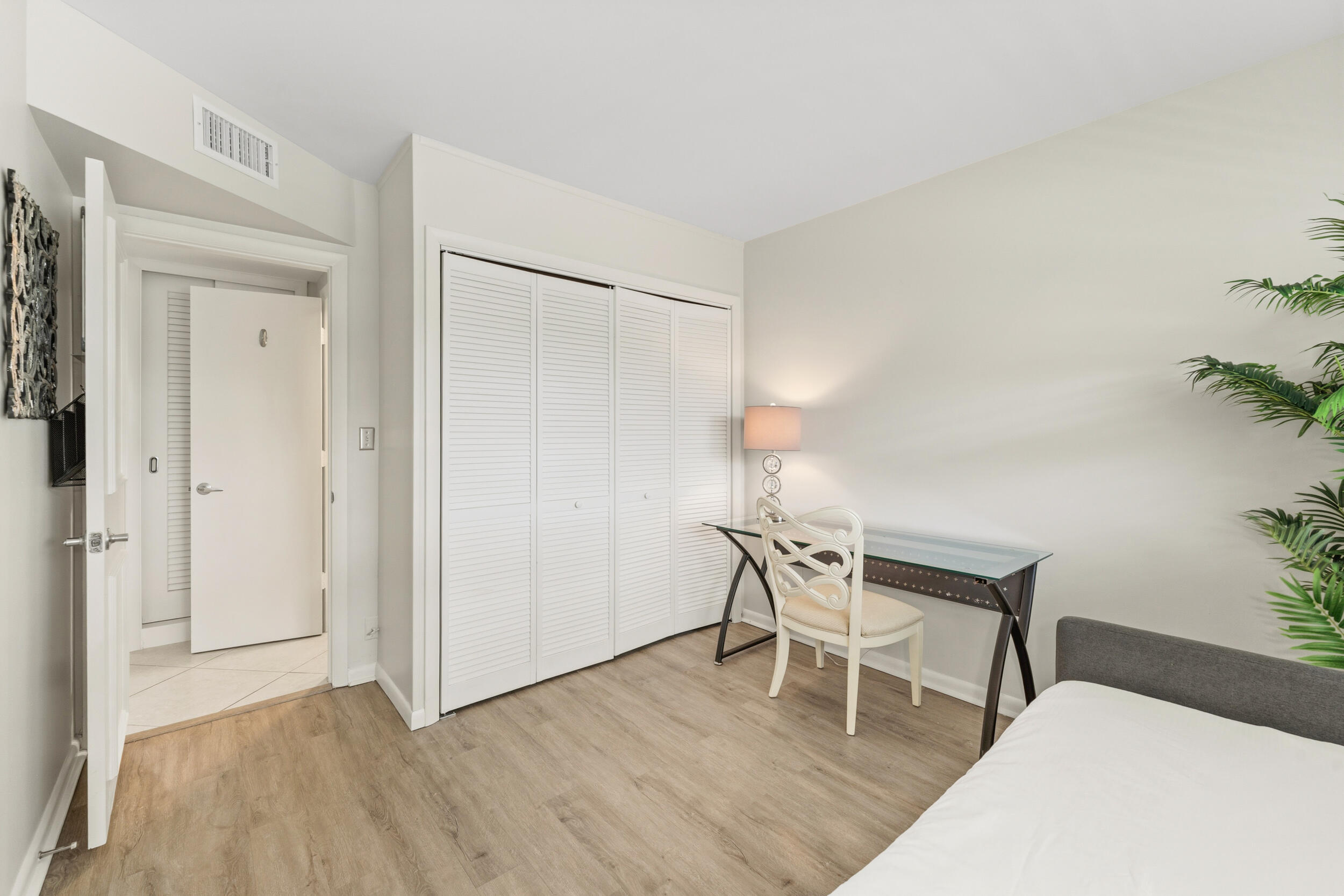 68 YACHT CLUB #20, North Palm Beach FL 33408
