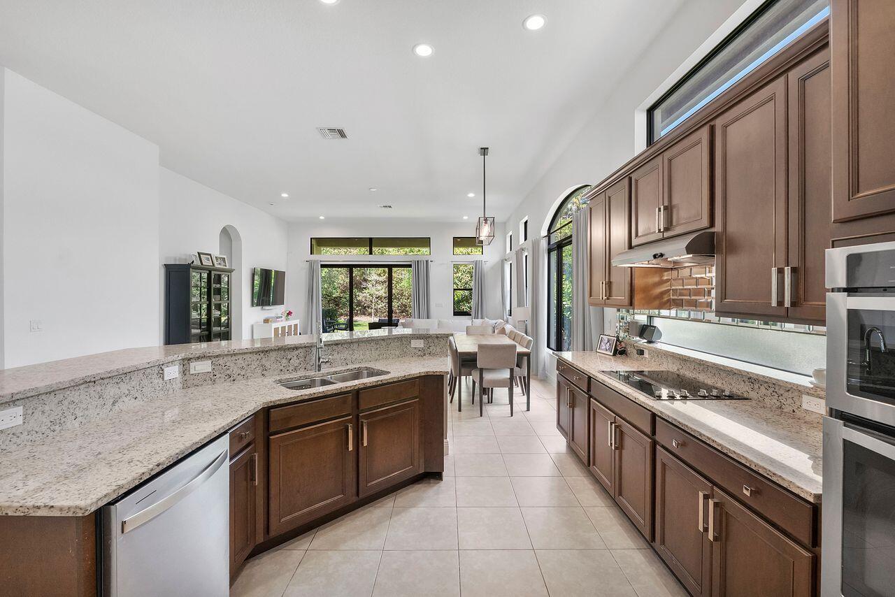 8251 CANOPY, Parkland FL 33076