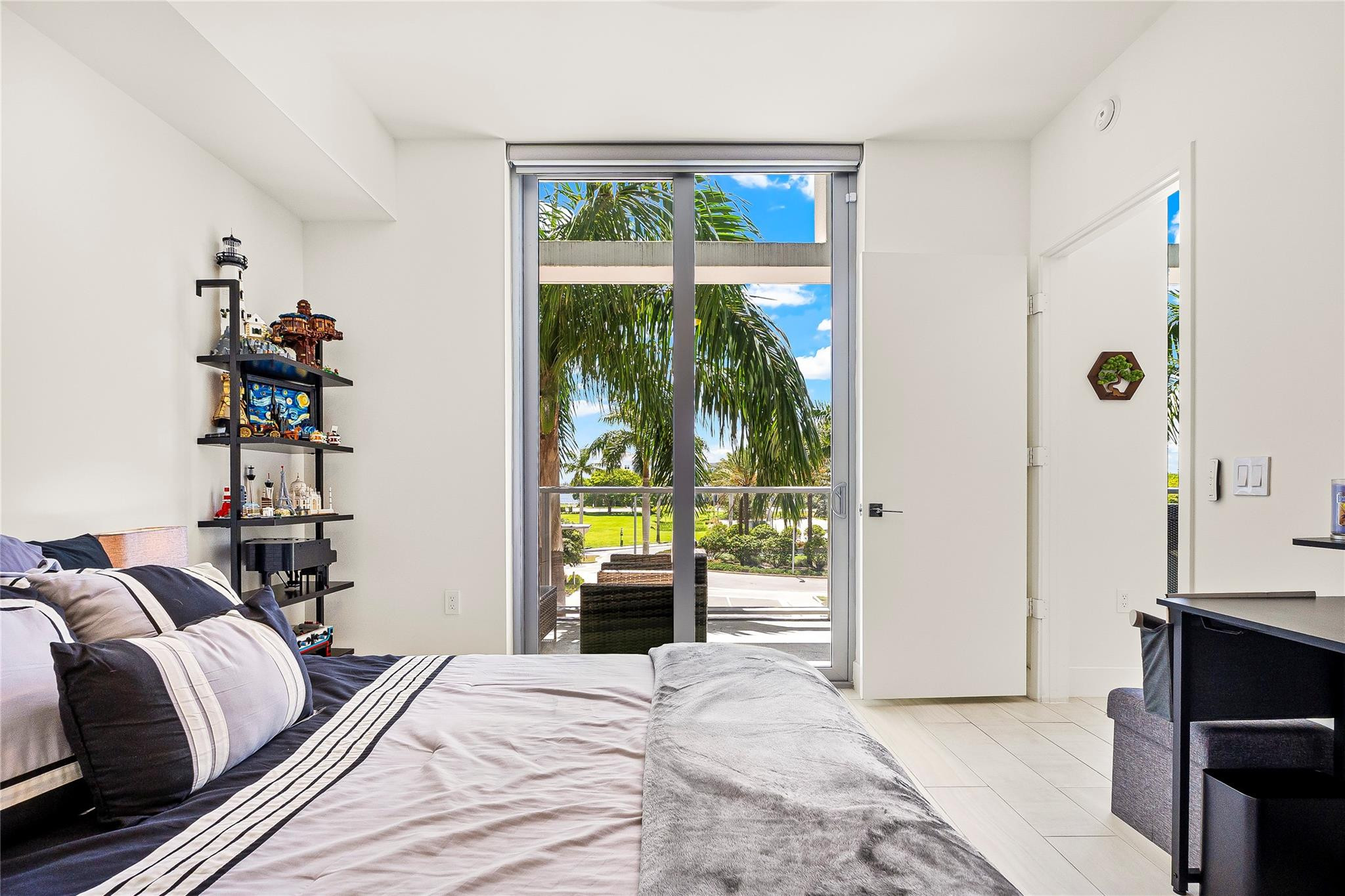 2000 METROPICA #216, Sunrise FL 33323