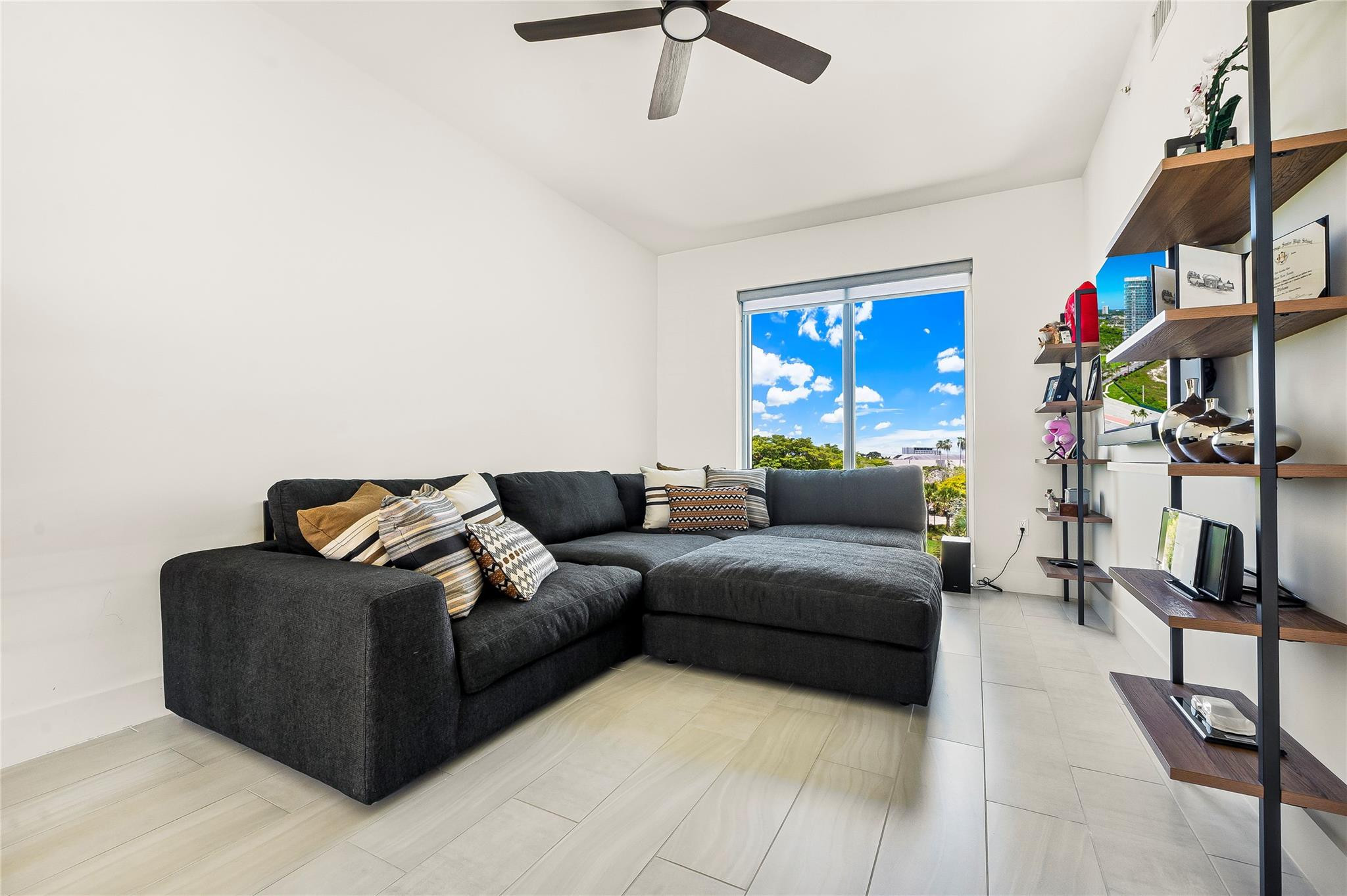 2000 METROPICA #216, Sunrise FL 33323