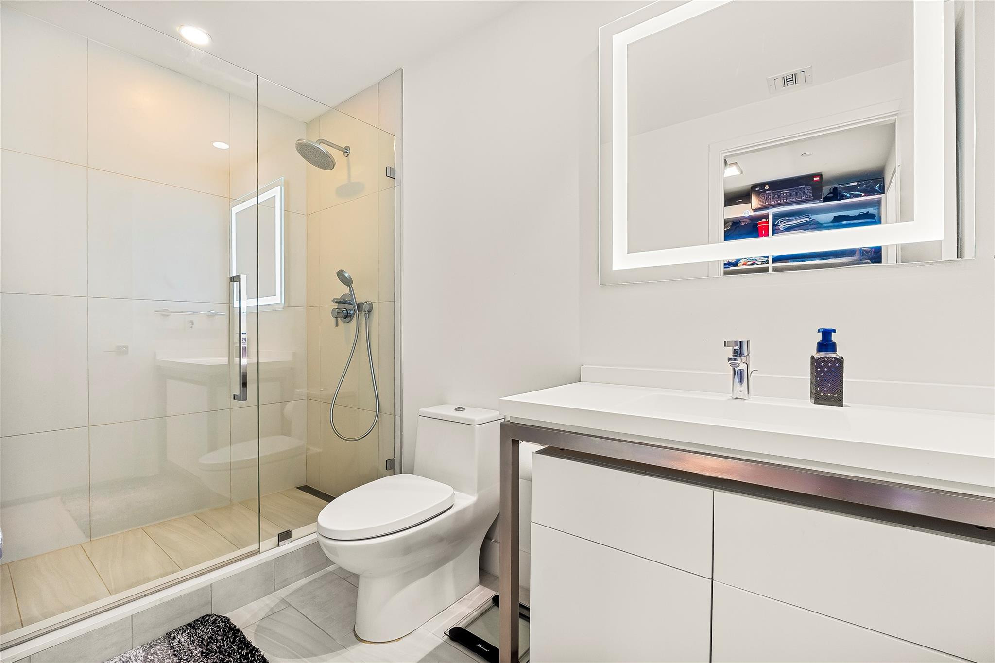 2000 METROPICA #216, Sunrise FL 33323