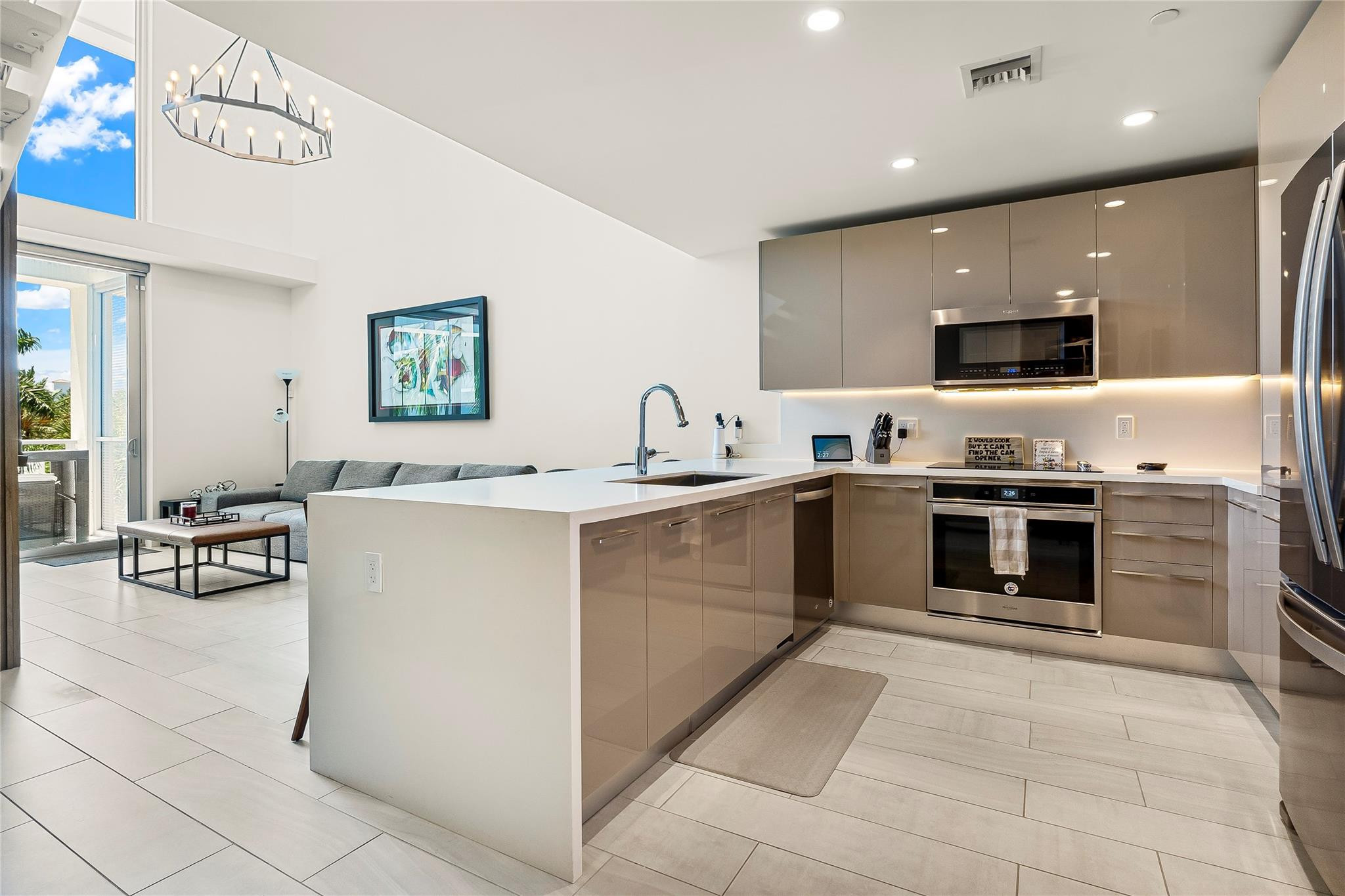 2000 METROPICA #216, Sunrise FL 33323