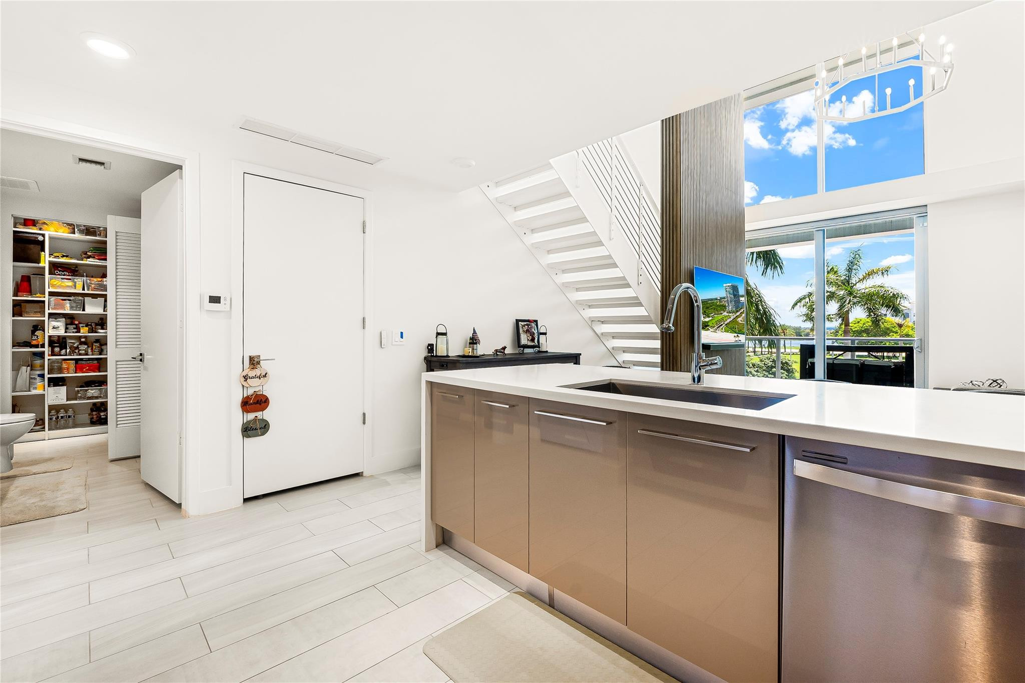 2000 METROPICA #216, Sunrise FL 33323