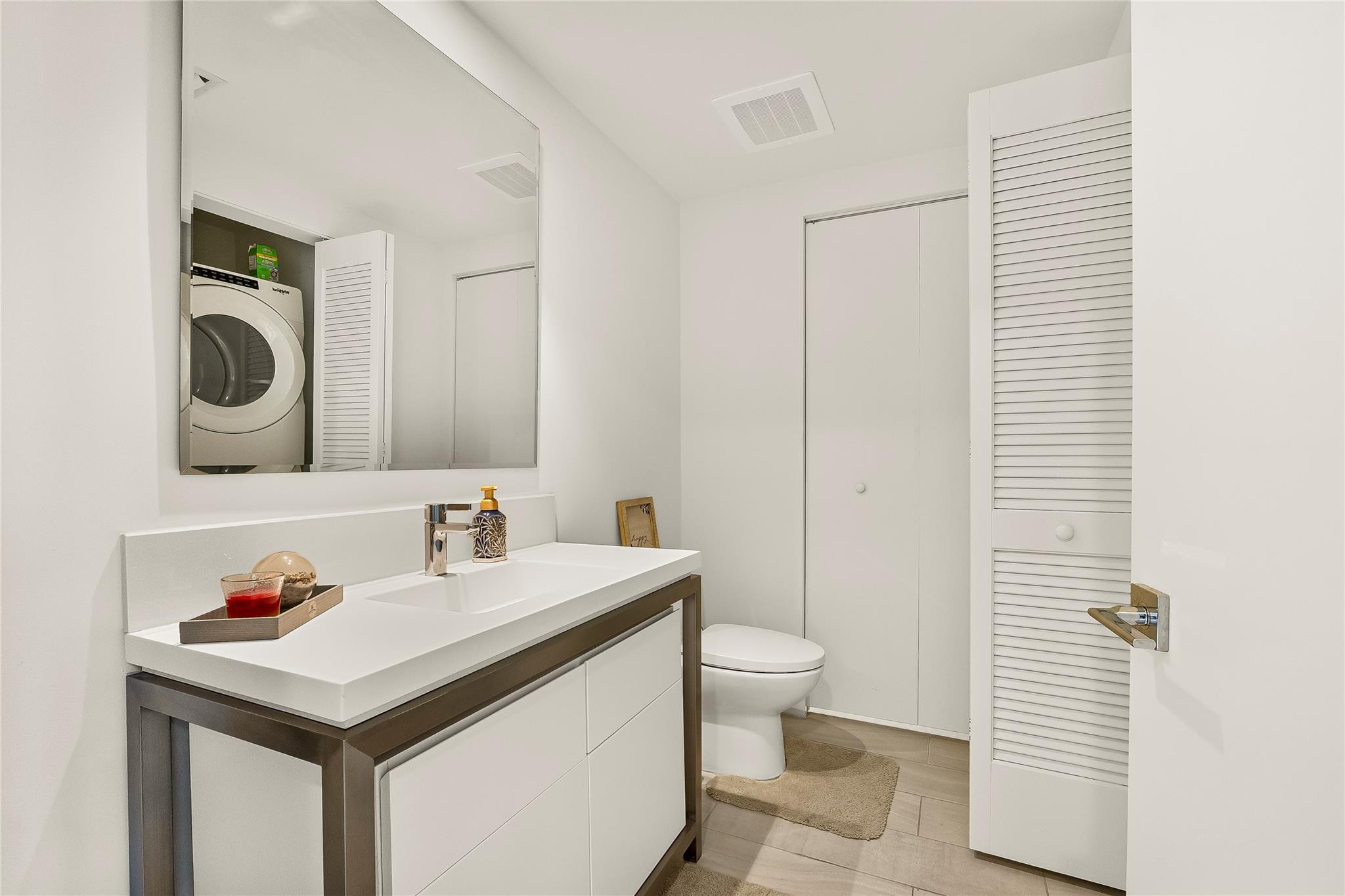 2000 METROPICA #216, Sunrise FL 33323