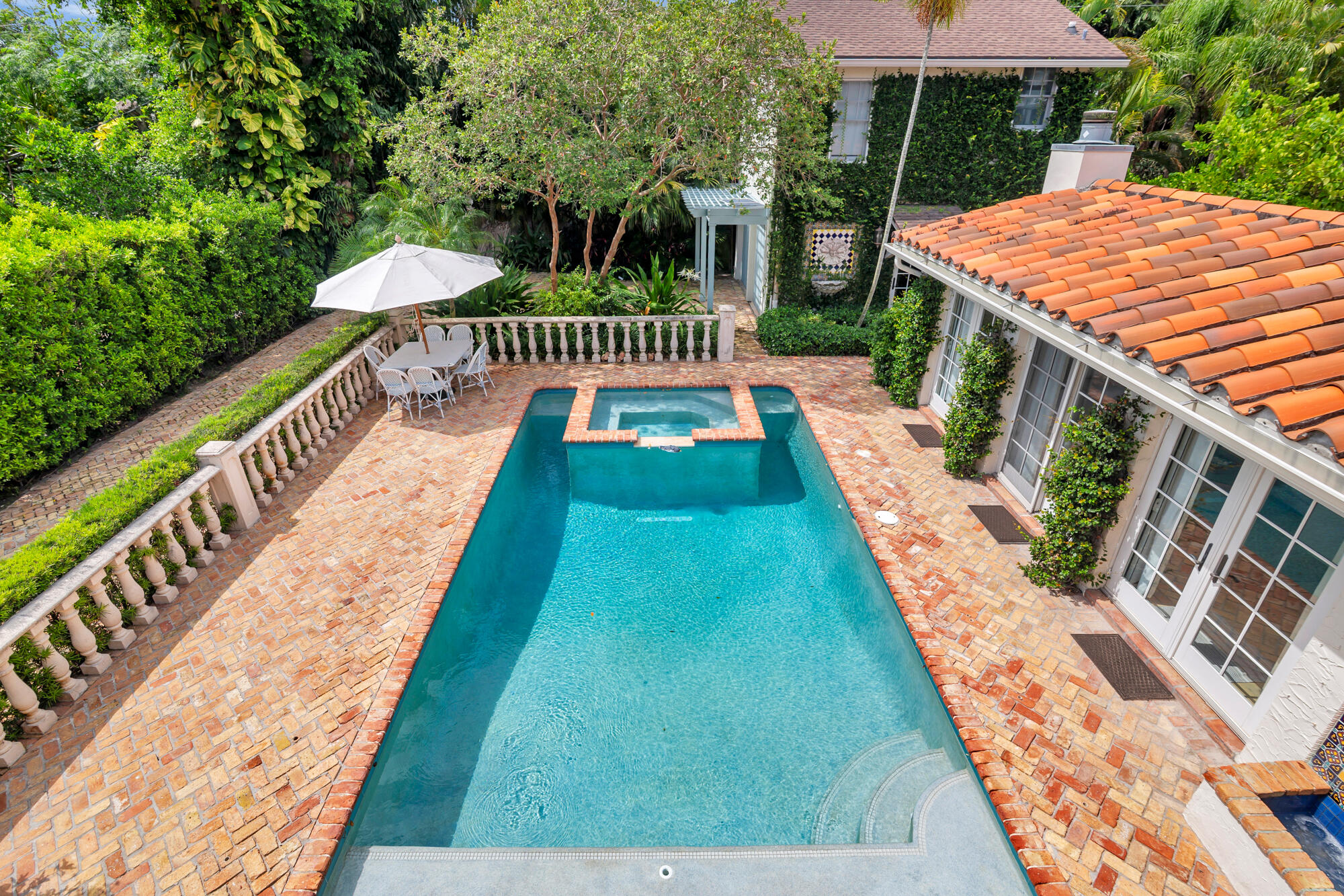 230 SUNSET, West Palm Beach FL 33401