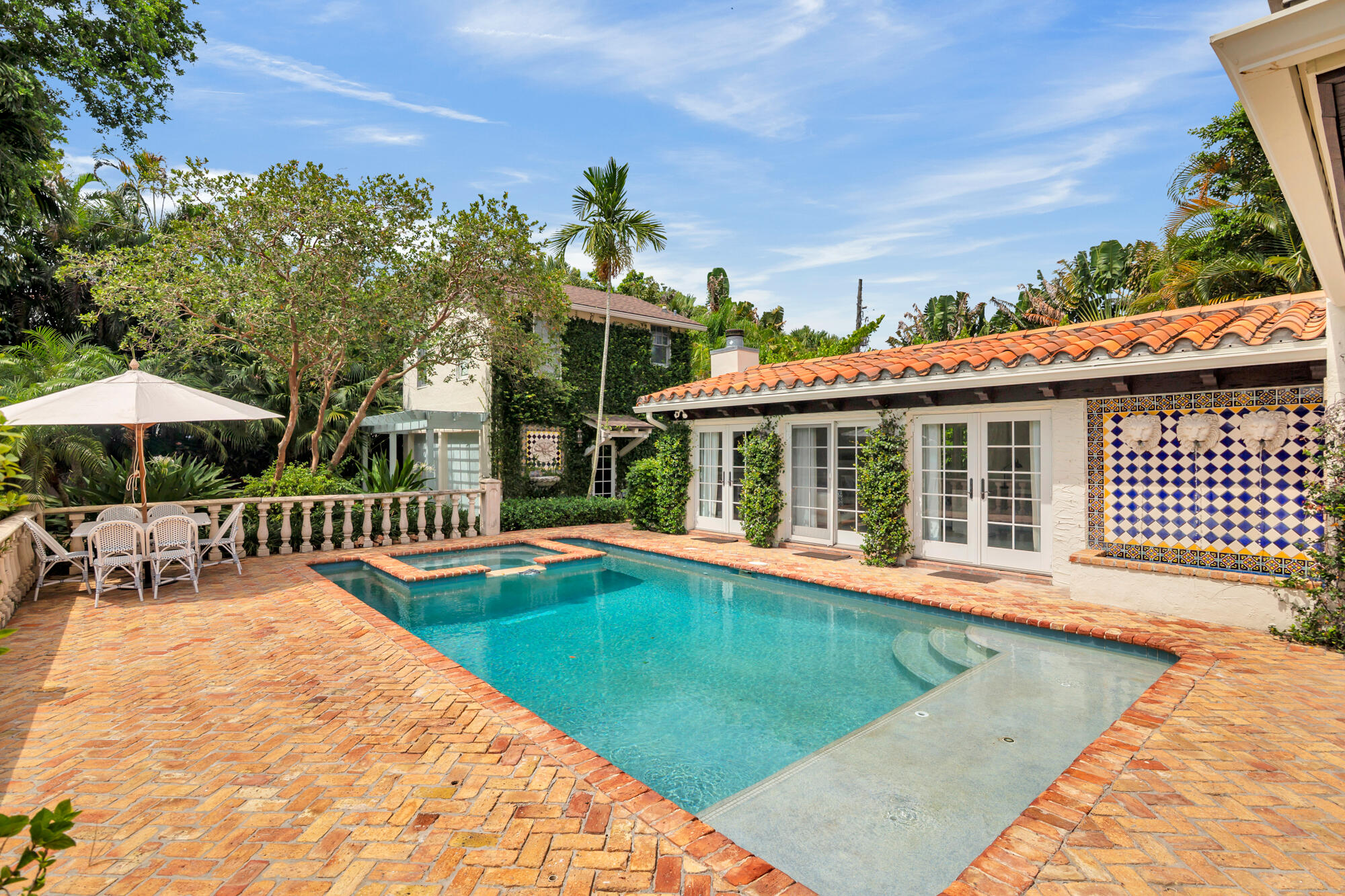 230 SUNSET, West Palm Beach FL 33401