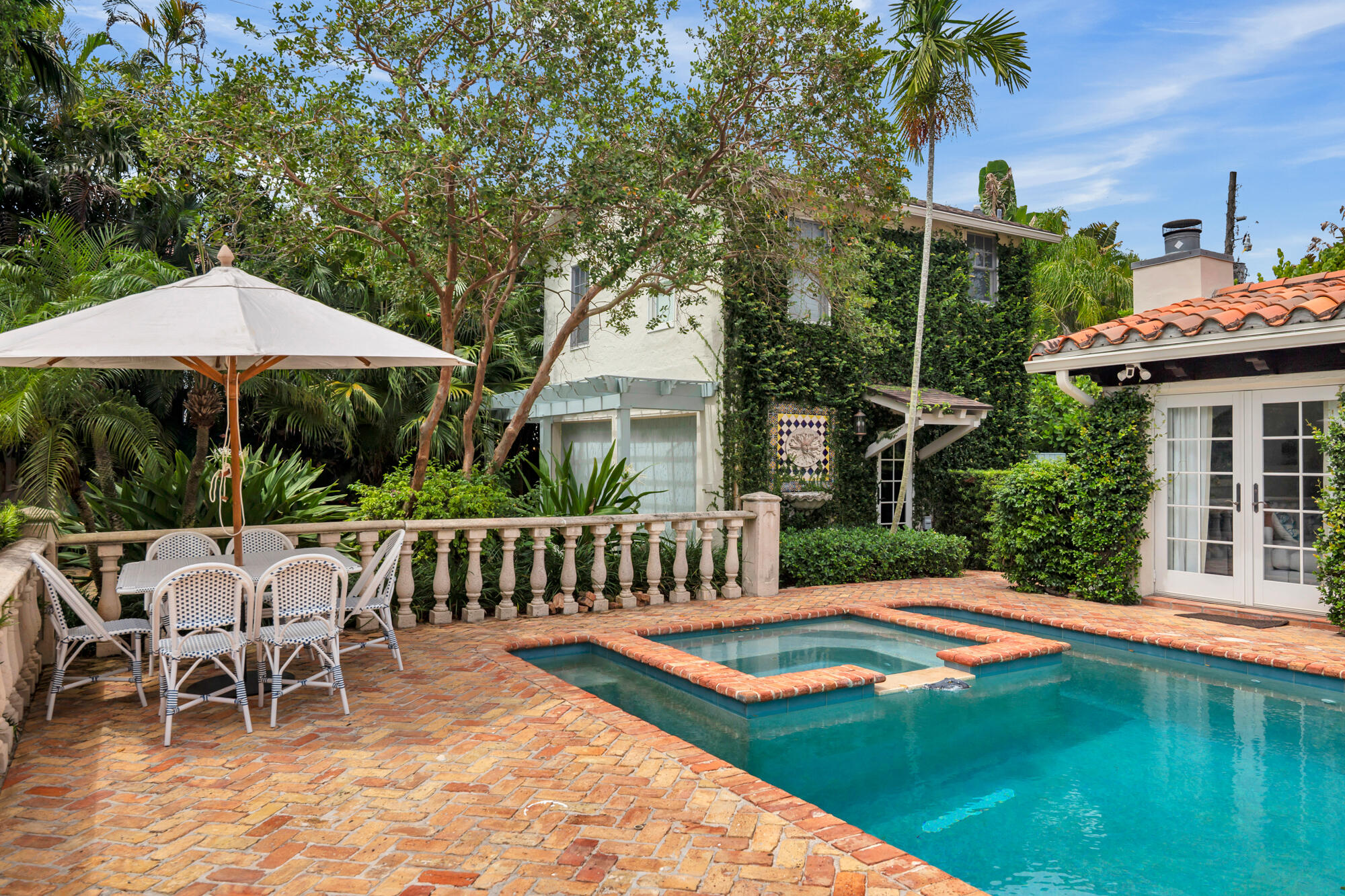 230 SUNSET, West Palm Beach FL 33401