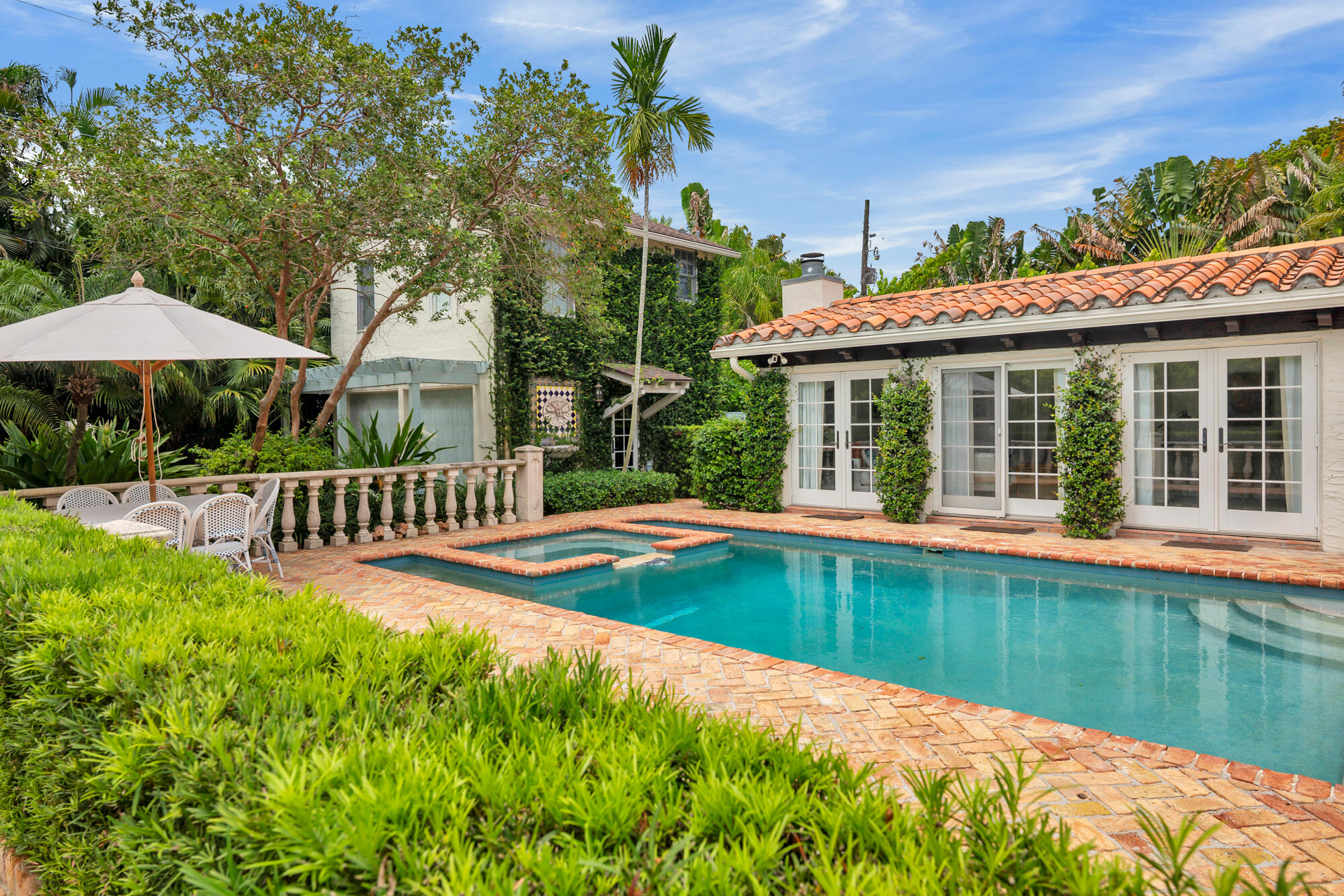230 SUNSET, West Palm Beach FL 33401