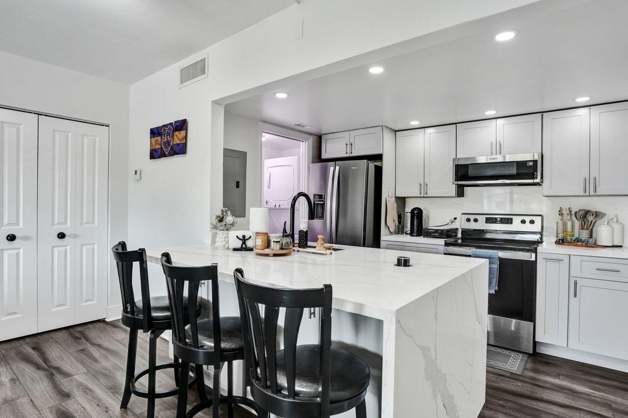 1000 RIVER REACH #321, Fort Lauderdale FL 33315