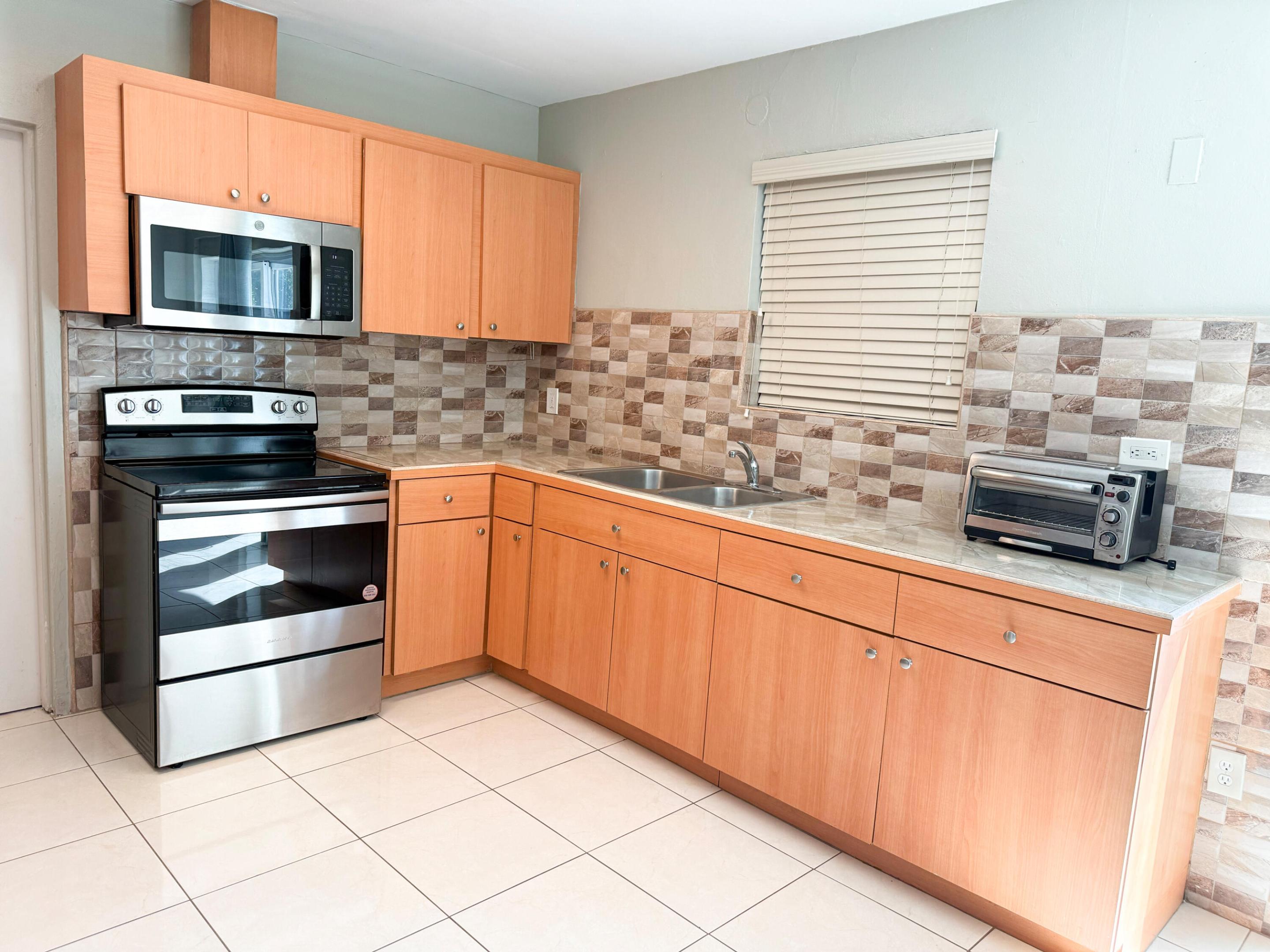 19731 NW 4TH, Miami Gardens FL 33169