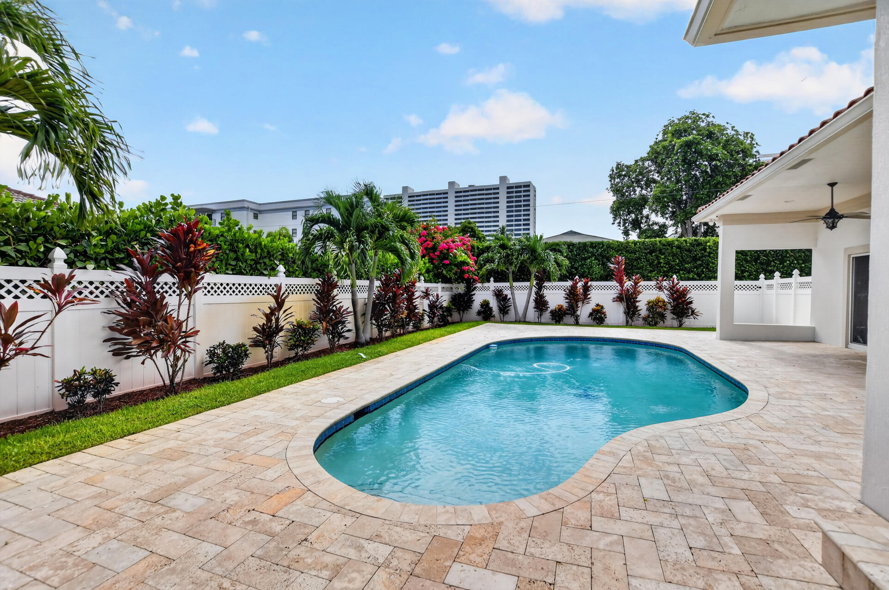 899 Granada, Boca Raton FL 33432