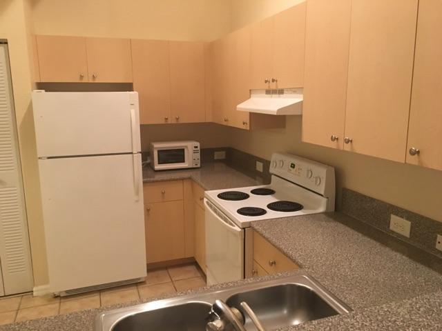 260 Crestwood #102, Royal Palm Beach FL 33411